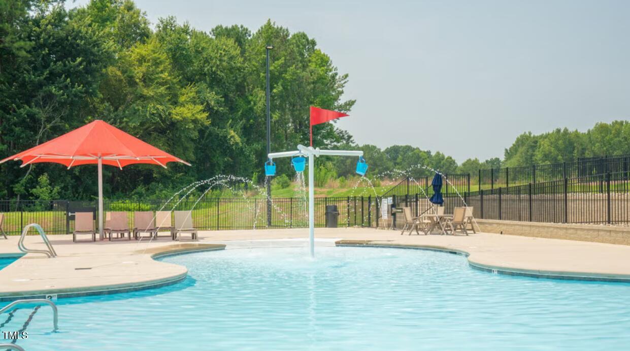 553 Eversden Drive Property Photo 8