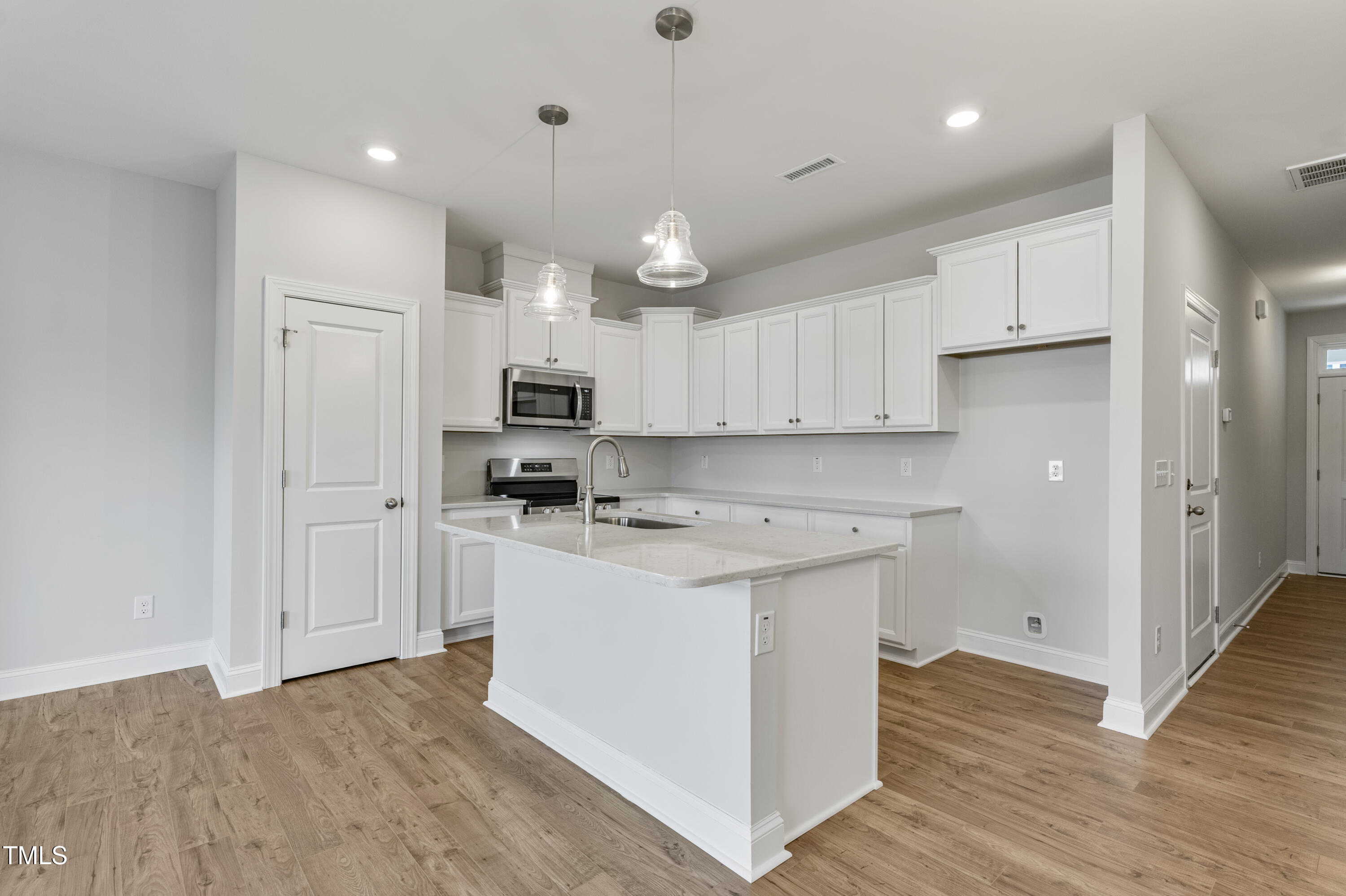 553 Eversden Drive Property Photo 12