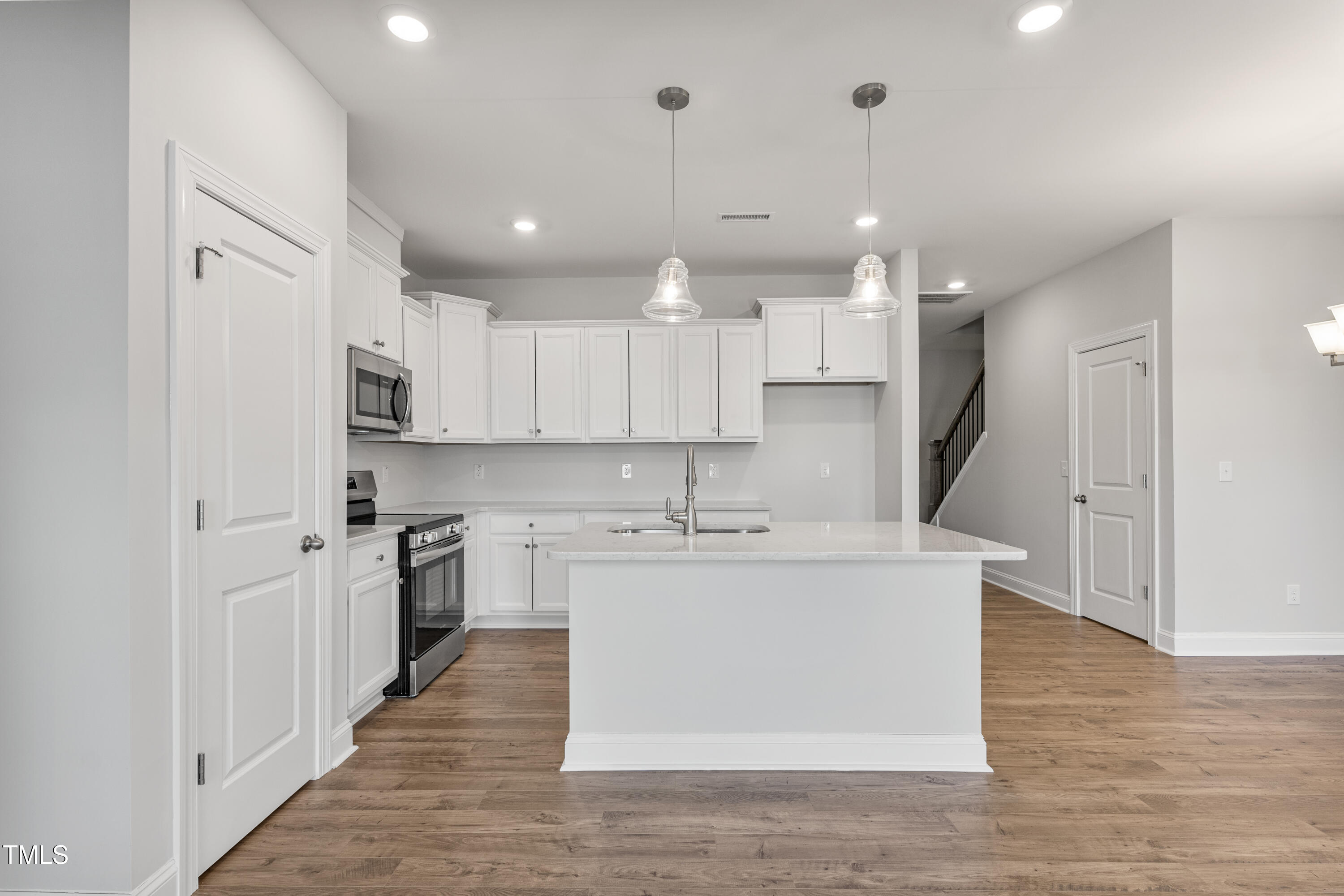 553 Eversden Drive Property Photo 13