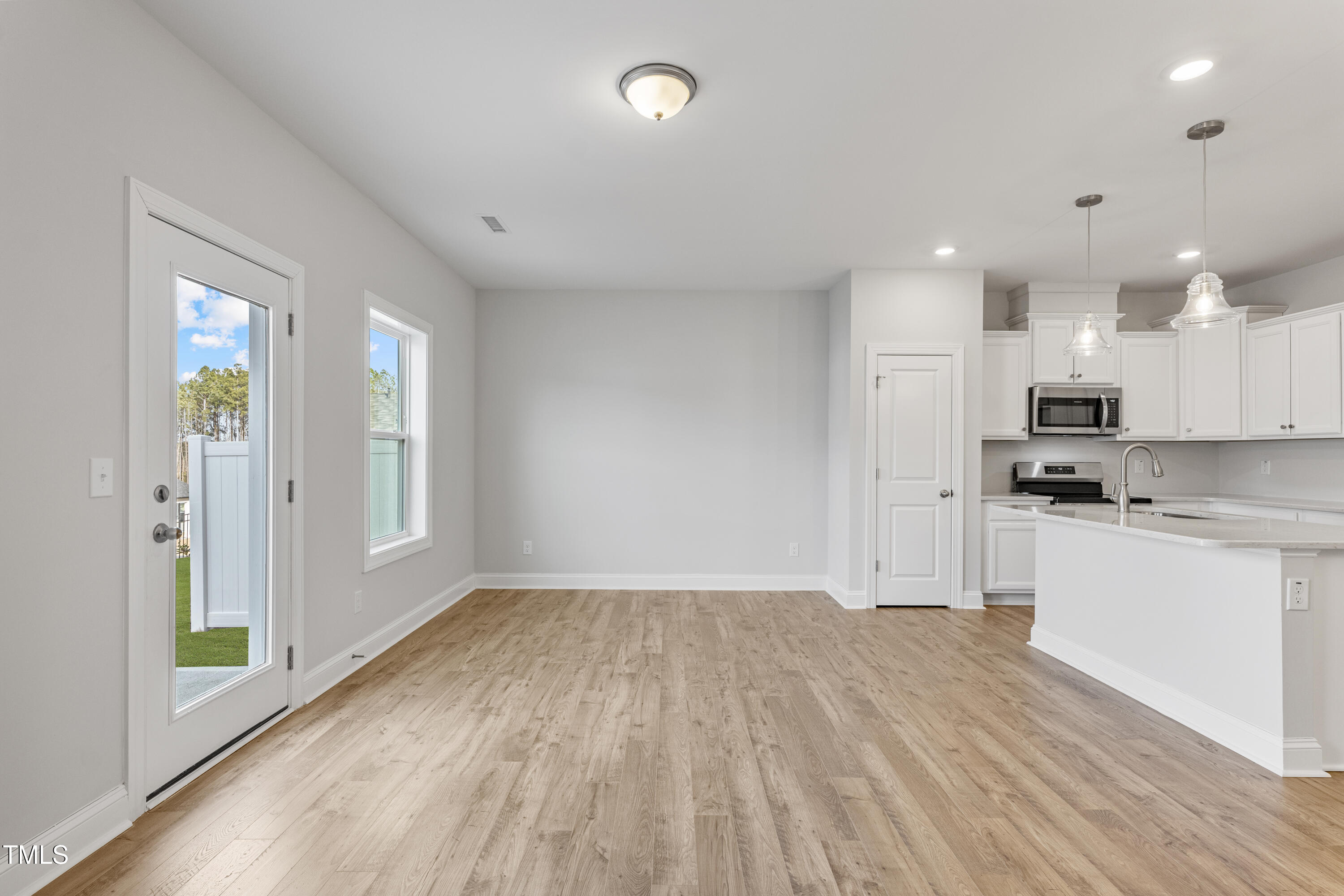 553 Eversden Drive Property Photo 14