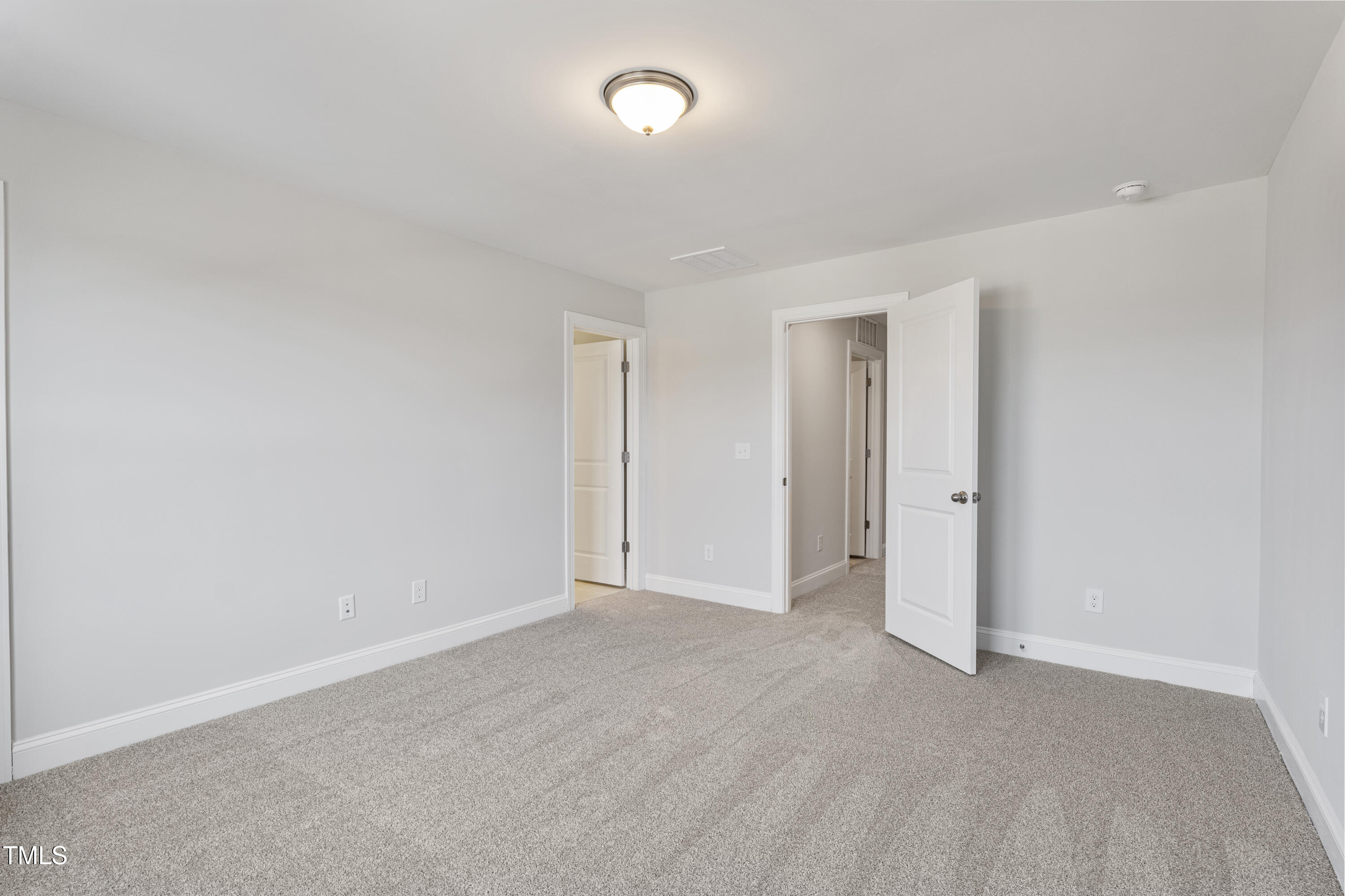 553 Eversden Drive Property Photo 16