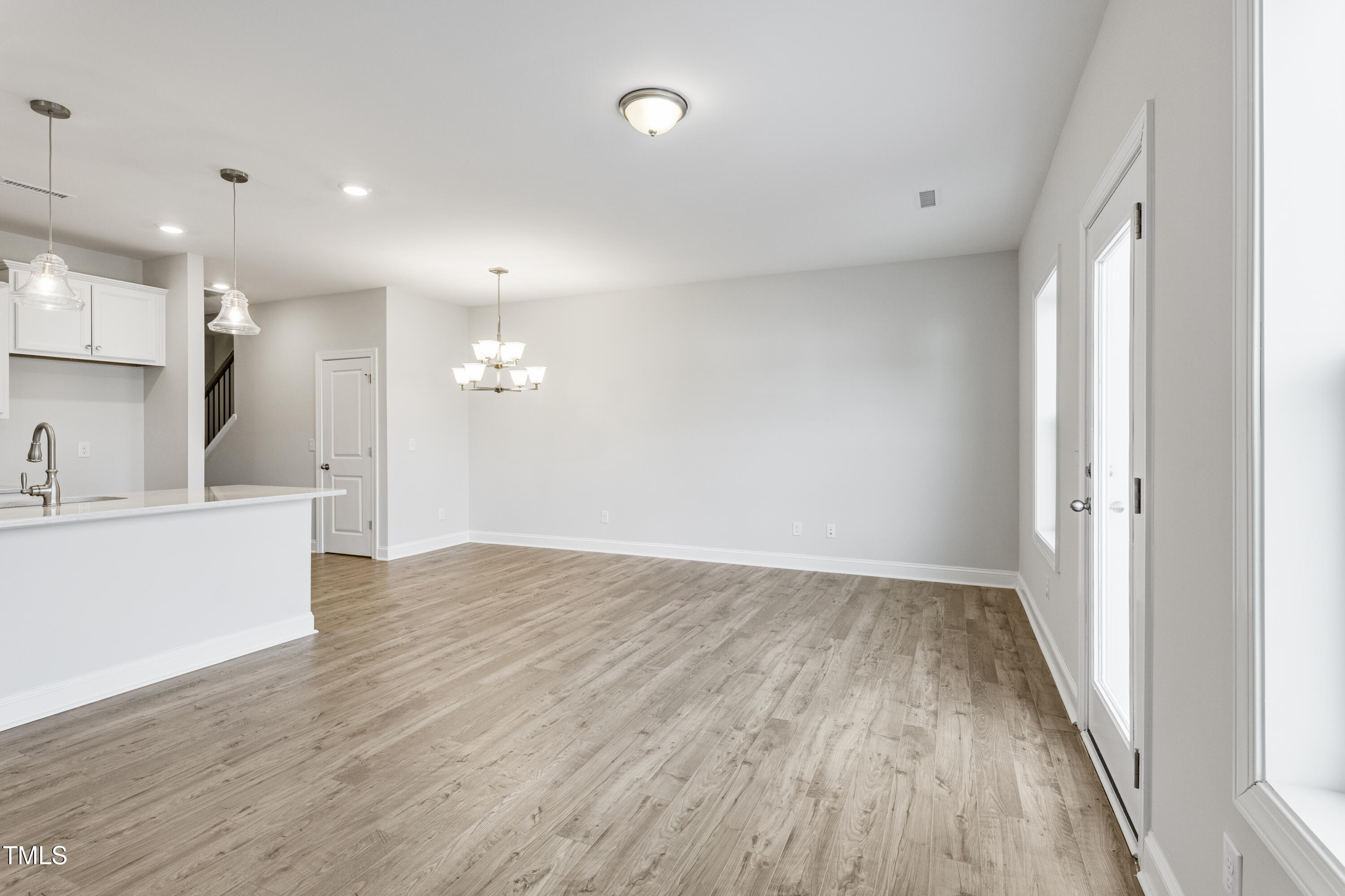 553 Eversden Drive Property Photo 16