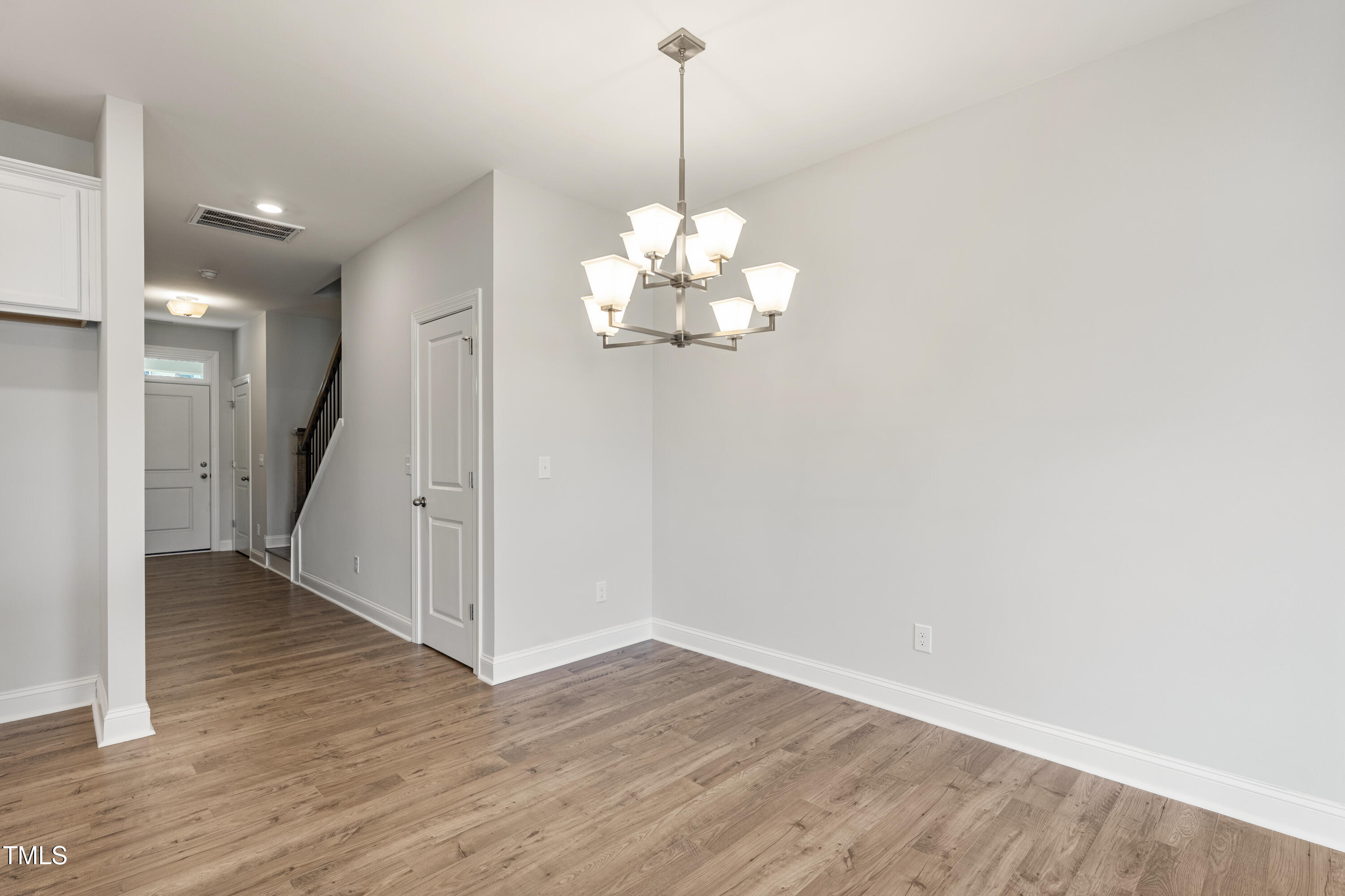 553 Eversden Drive Property Photo 17