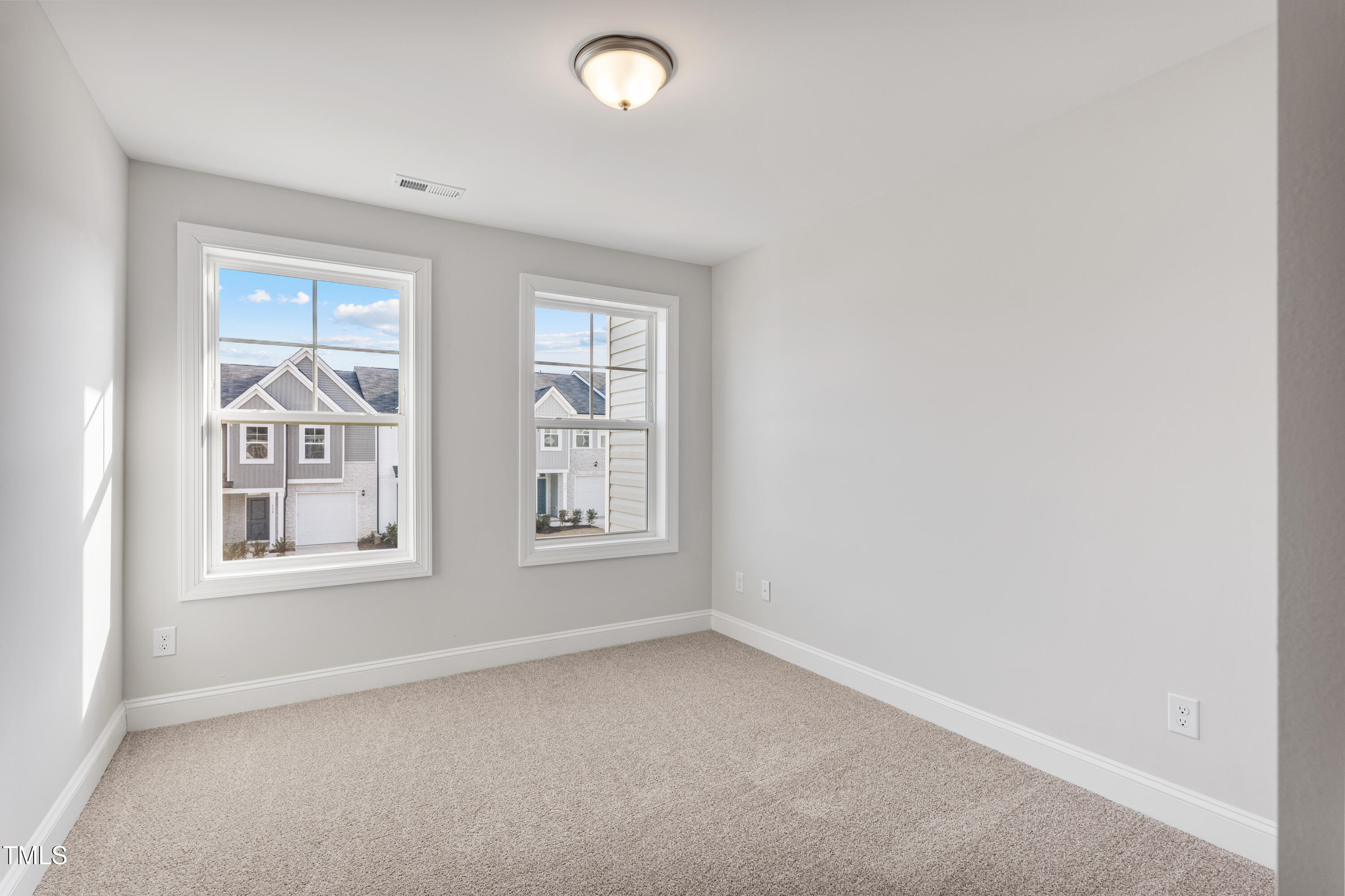 553 Eversden Drive Property Photo 20