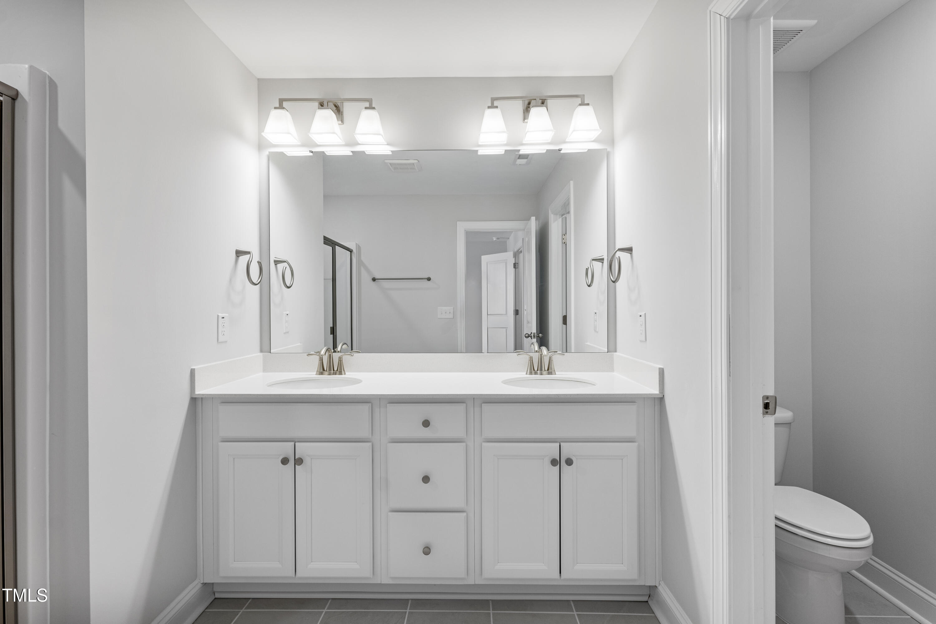 553 Eversden Drive Property Photo 25