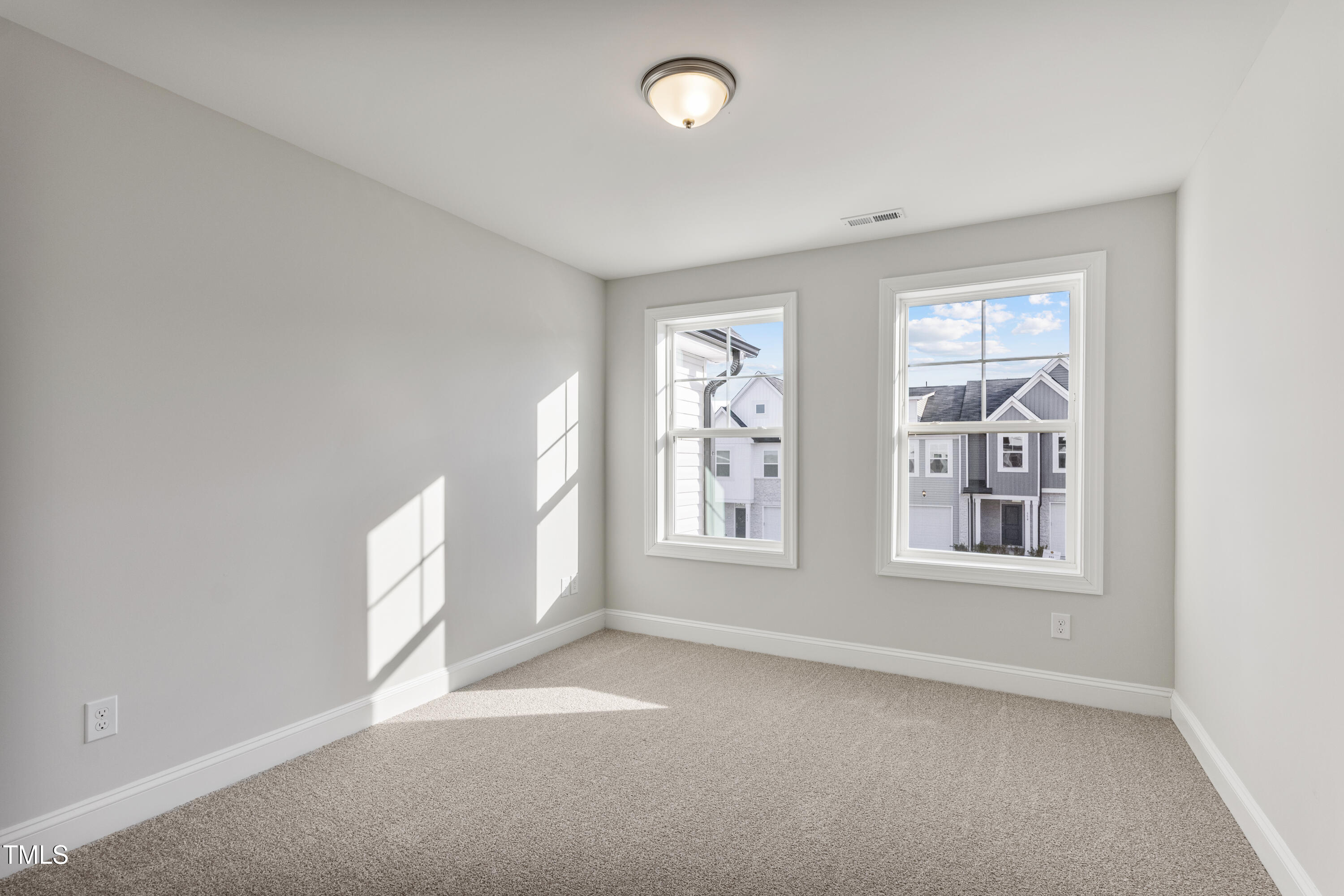 553 Eversden Drive Property Photo 28