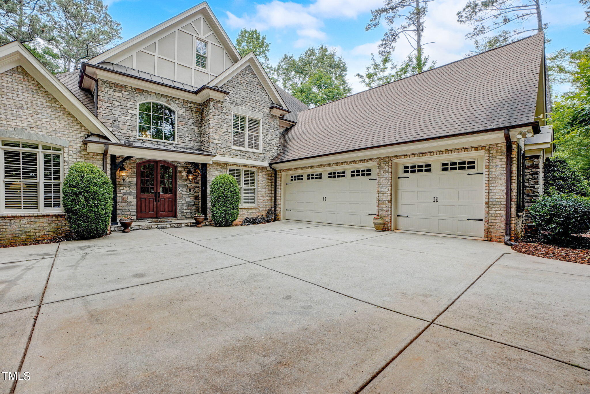 1300 Caistor Lane Property Photo 3