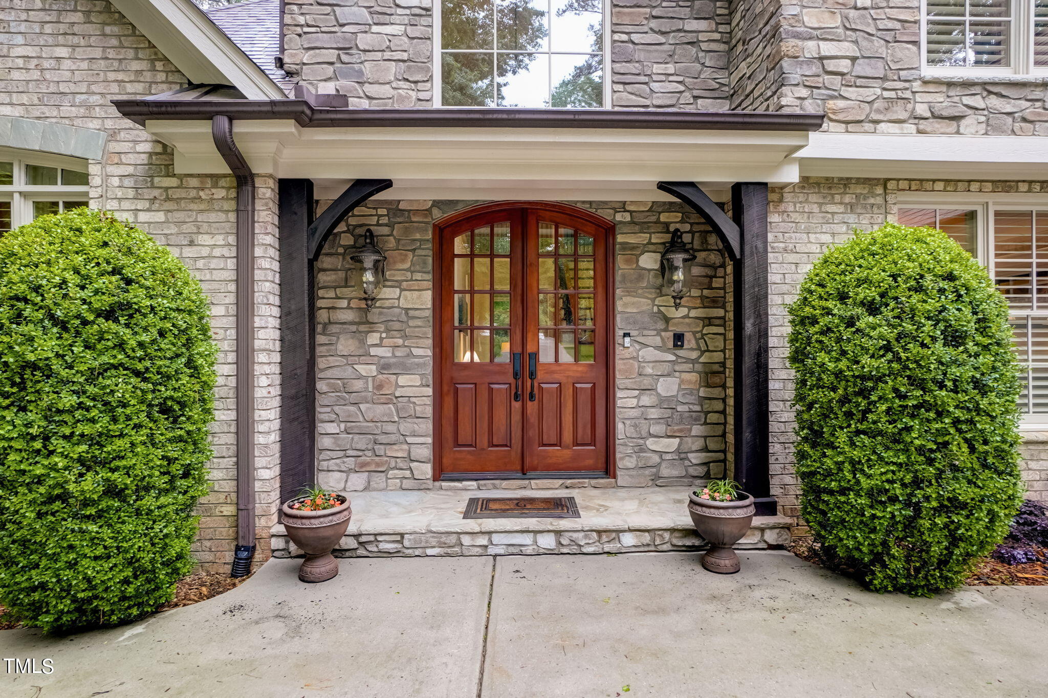 1300 Caistor Lane Property Photo 4