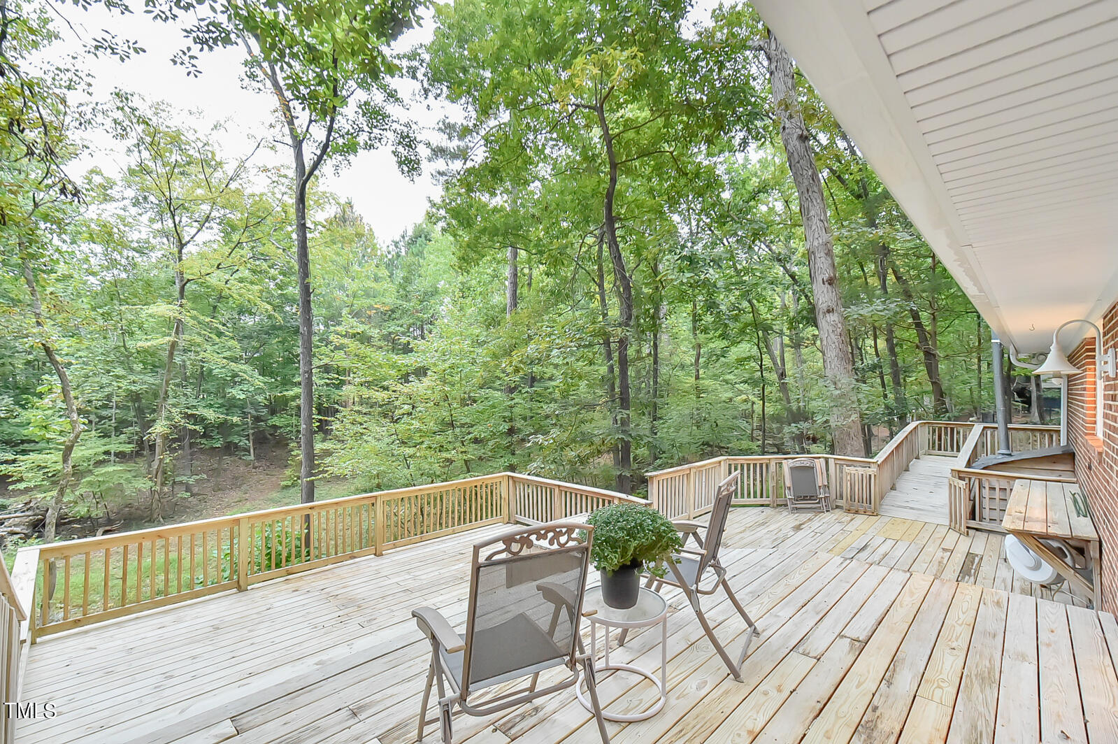128 Dixie Drive Property Photo 1