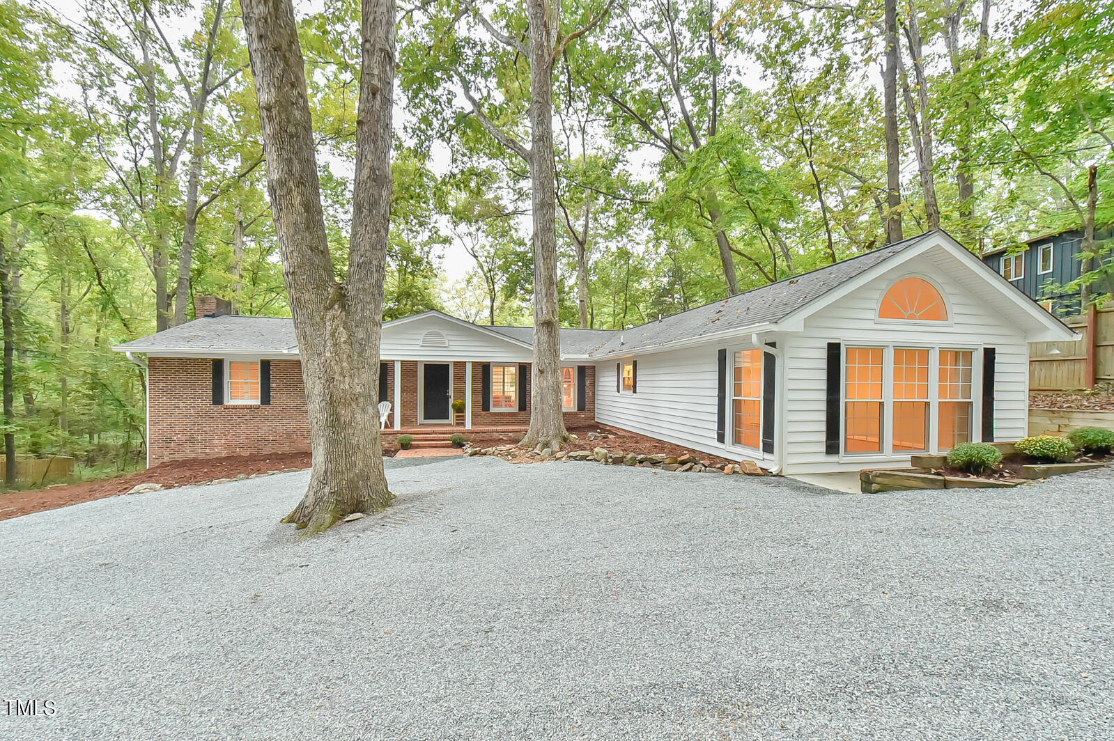 128 Dixie Drive Property Photo 3