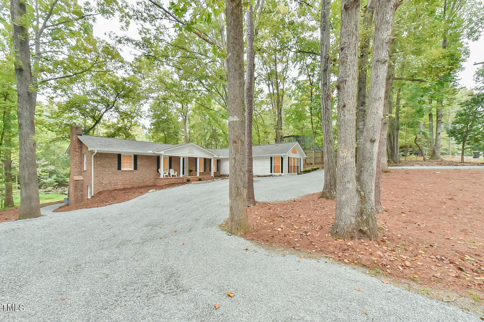 128 Dixie Drive Property Photo 4