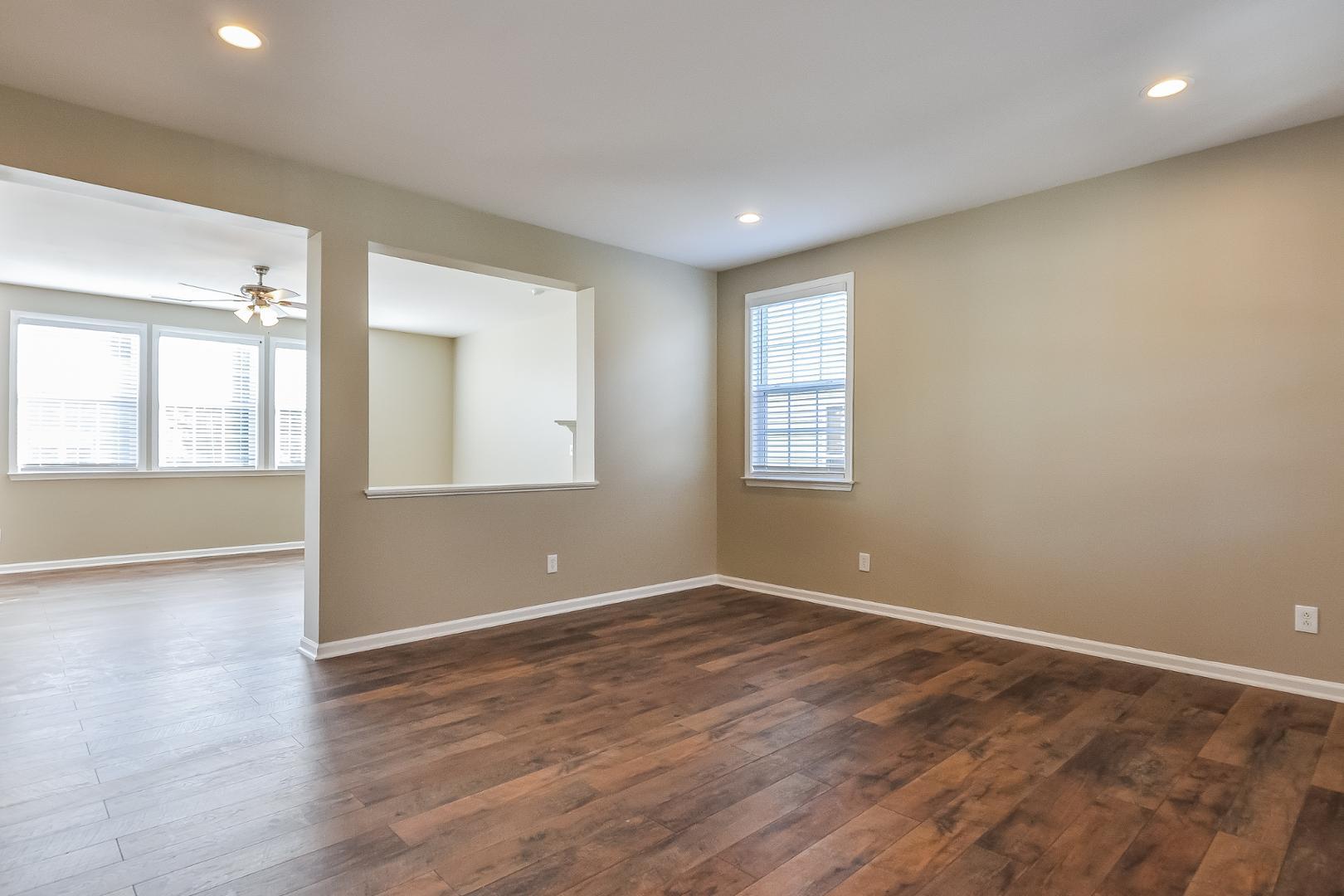 305 Edgecroft Way Property Photo 2