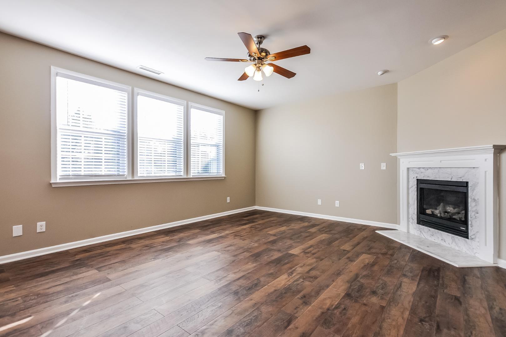 305 Edgecroft Way Property Photo 4