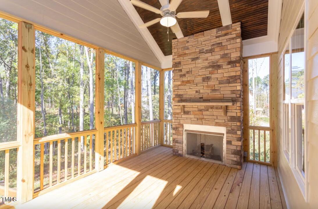 143 Traceway N Property Photo 13