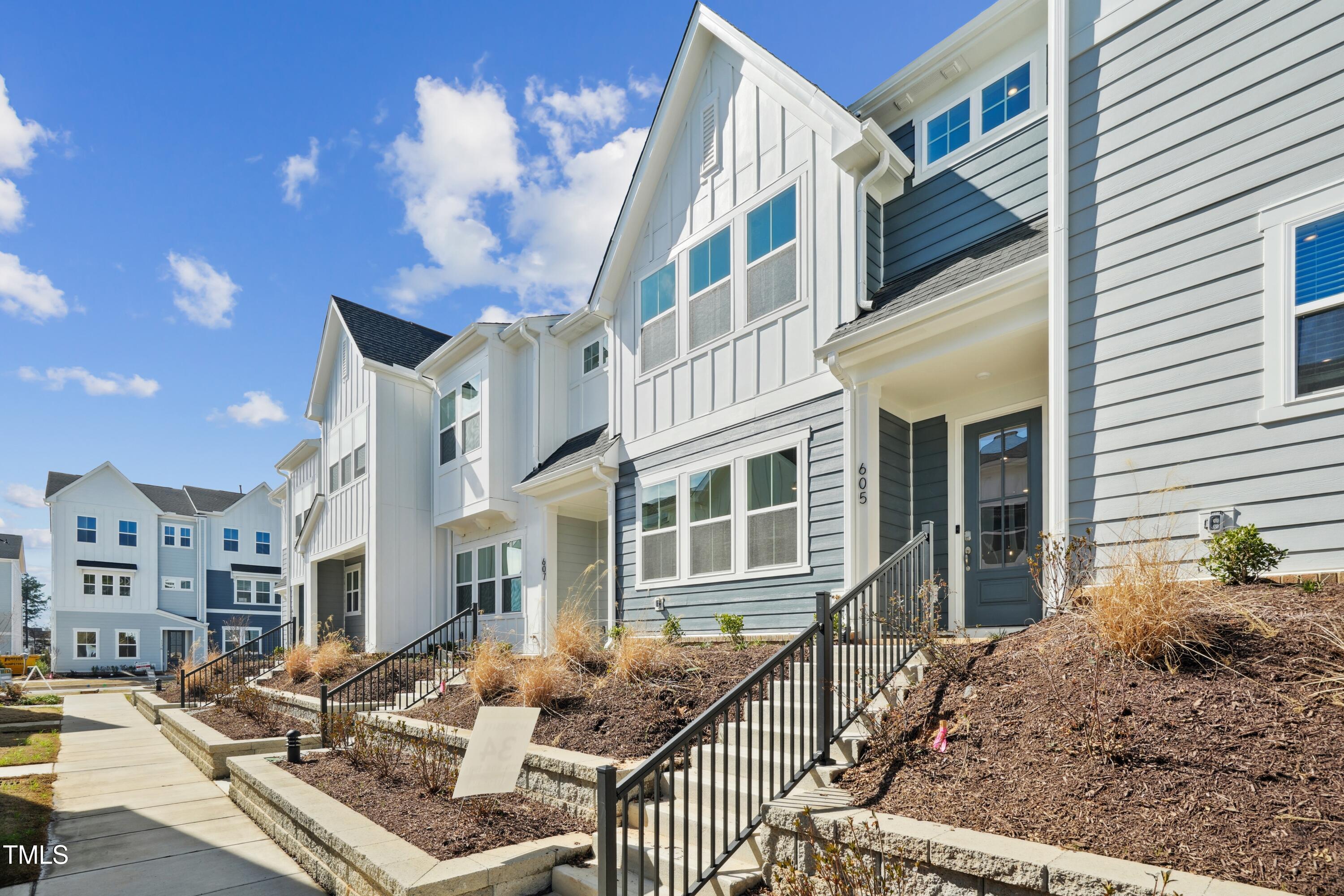 605 Hyperion Alley Property Photo 2