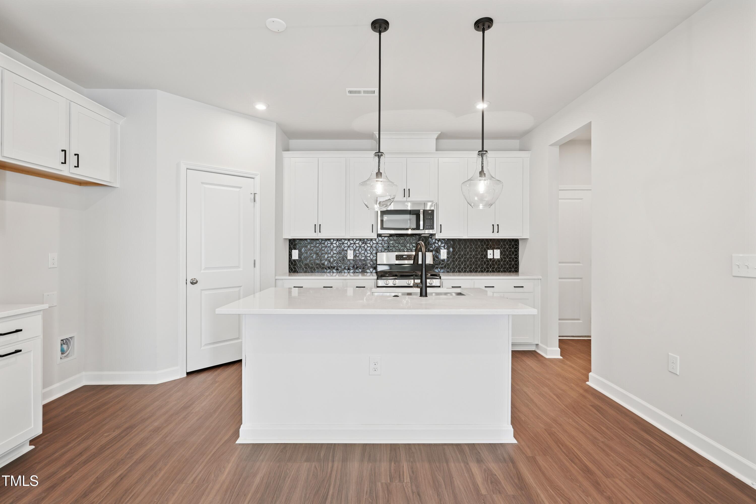 605 Hyperion Alley Property Photo 4