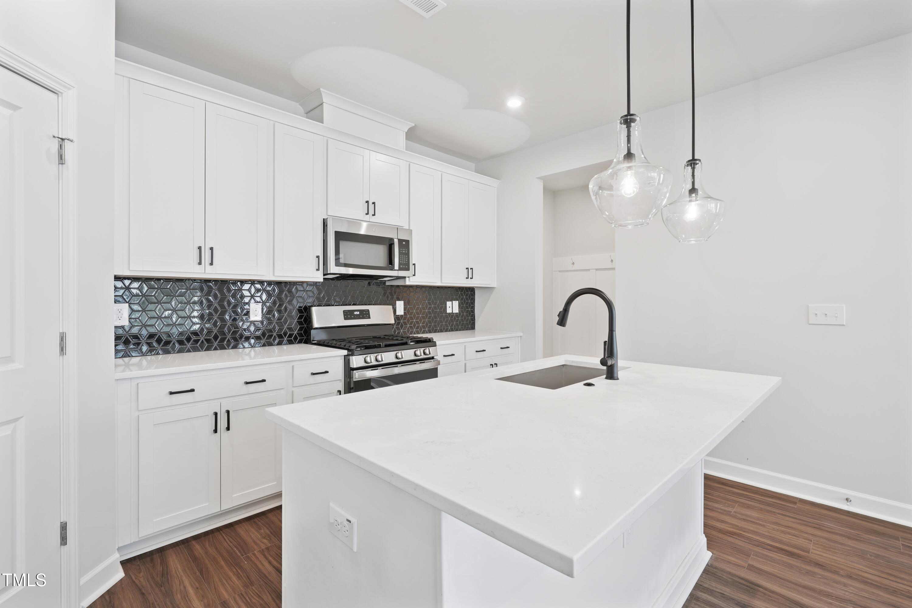 605 Hyperion Alley Property Photo 5