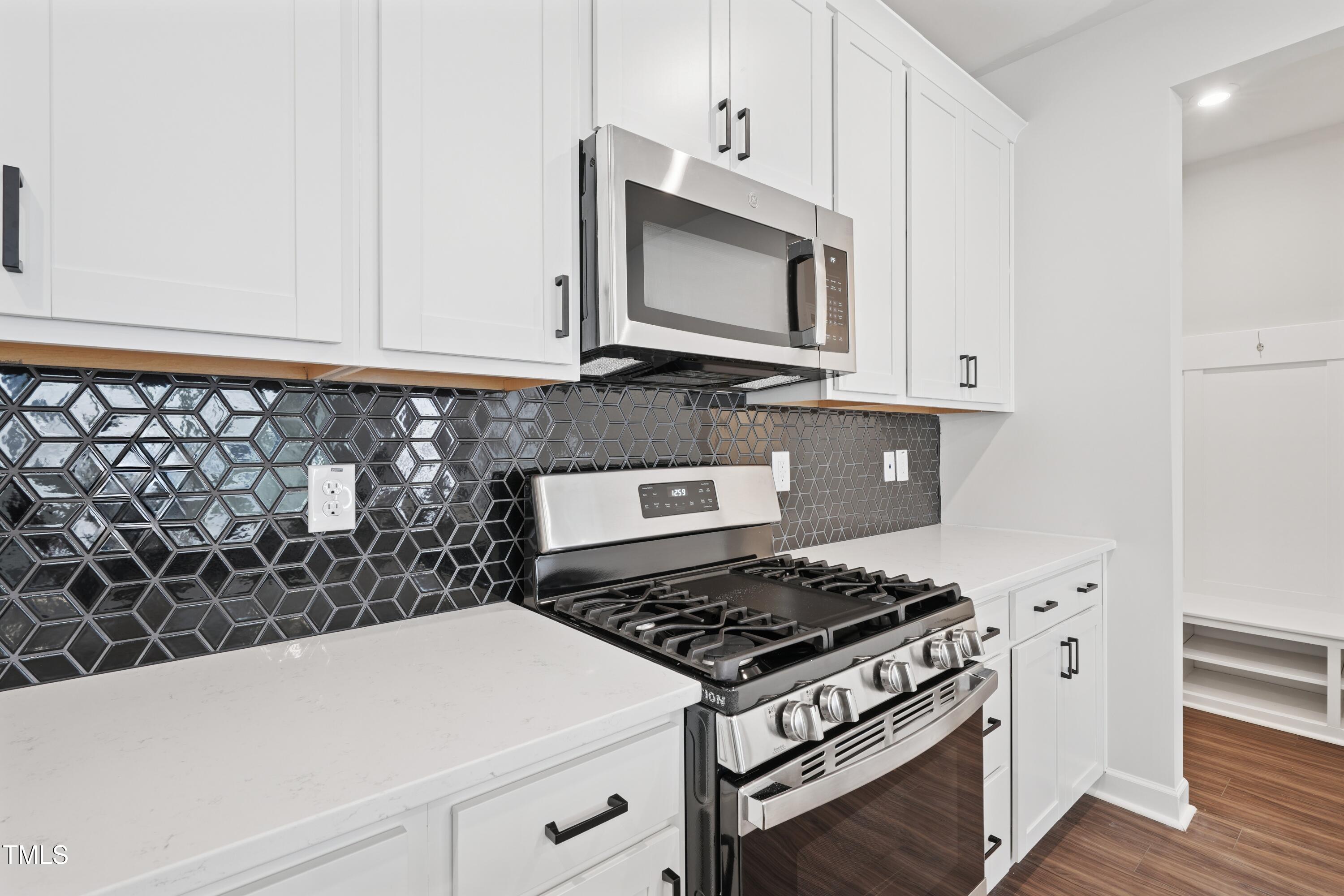 605 Hyperion Alley Property Photo 6