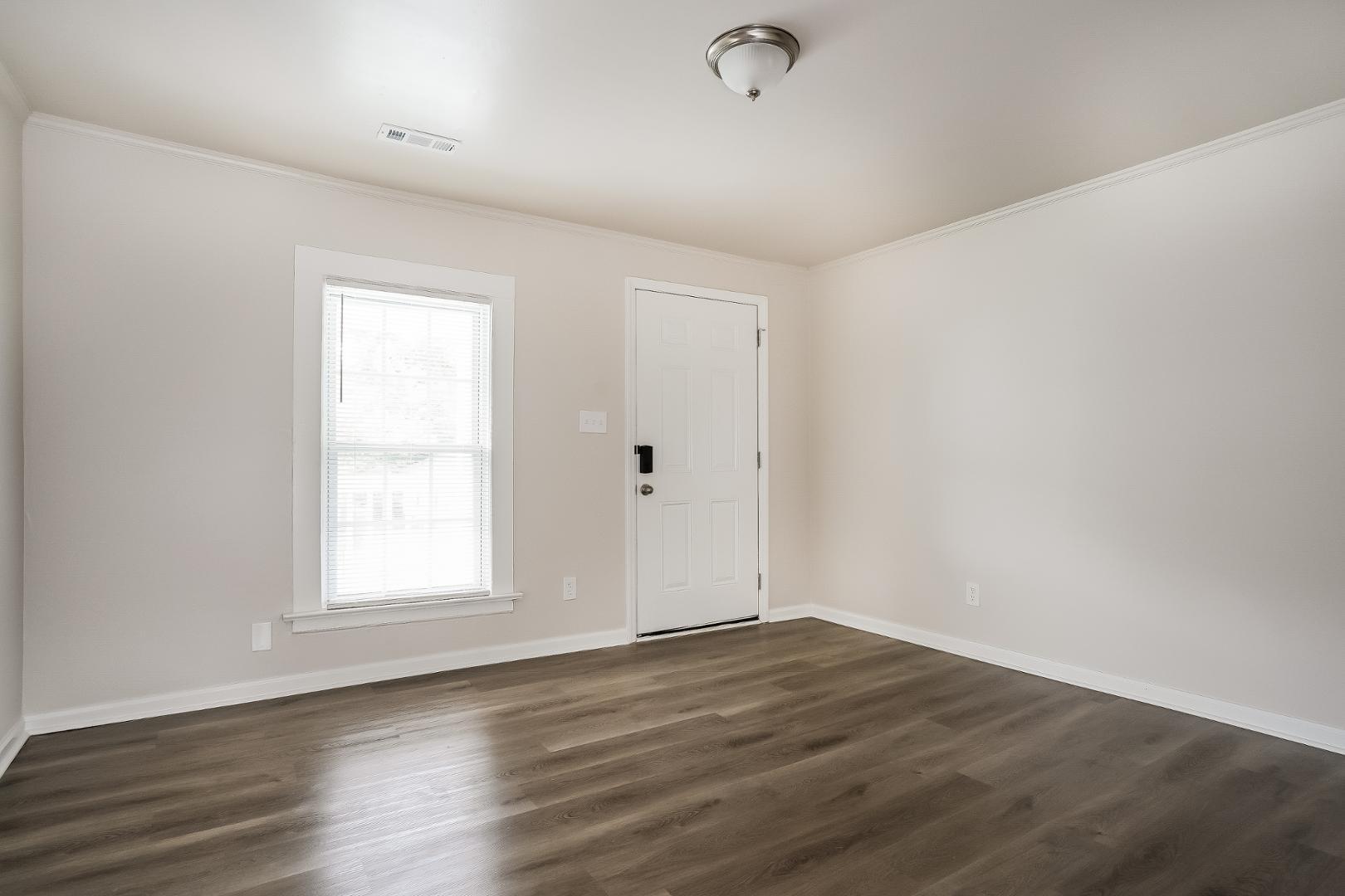 1413 Maplewood Drive Property Photo 3