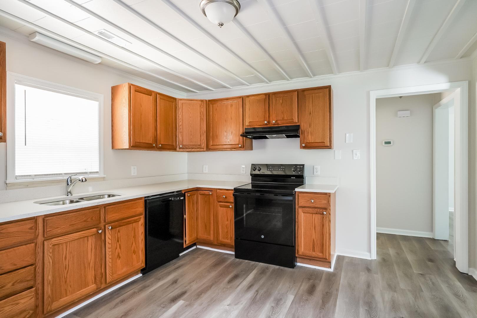 1413 Maplewood Drive Property Photo 6