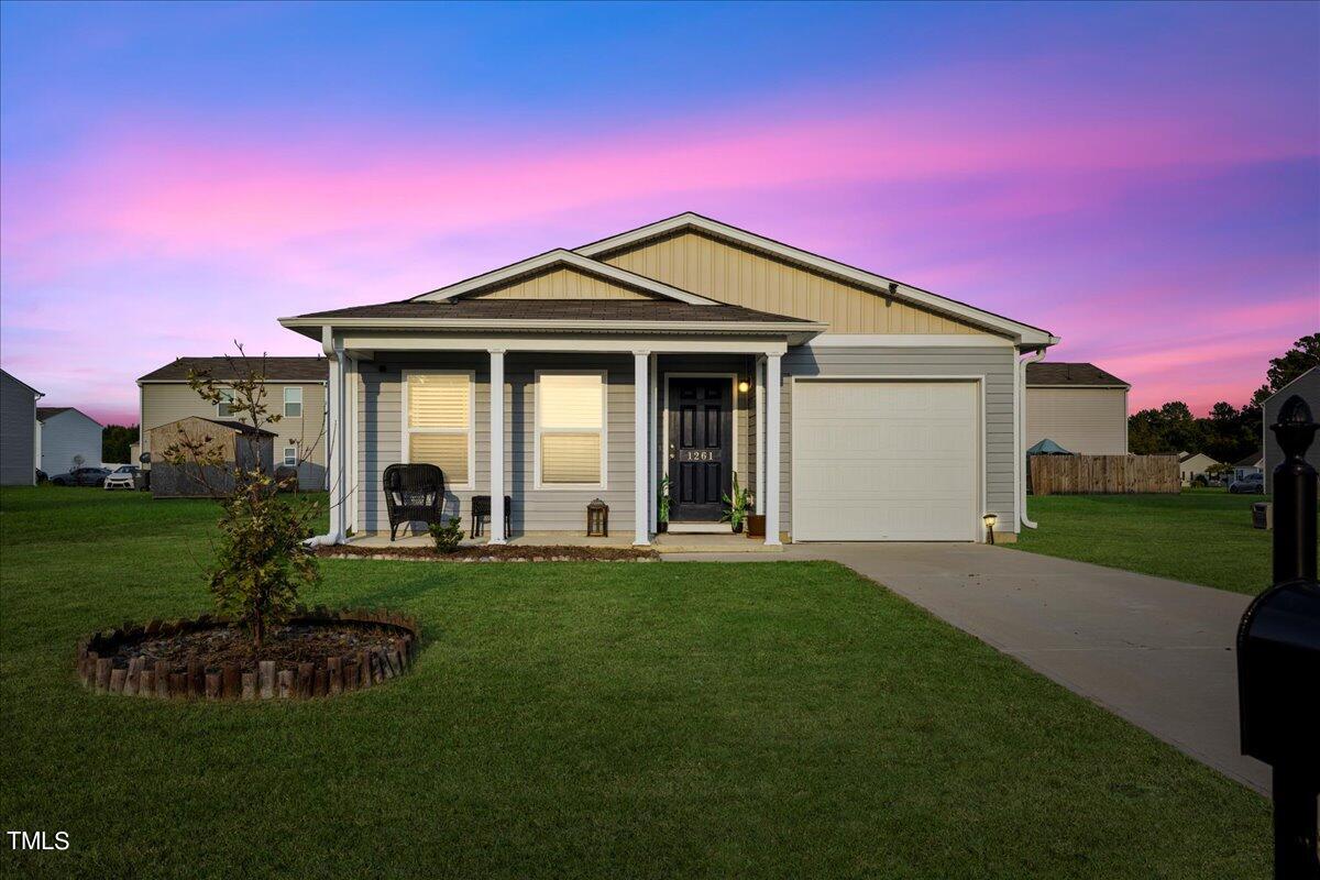 1261 Zoysia Dr Property Photo 1