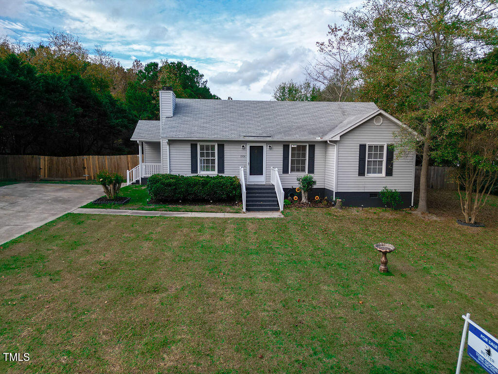 1924 Edgeleaf Drive Property Photo