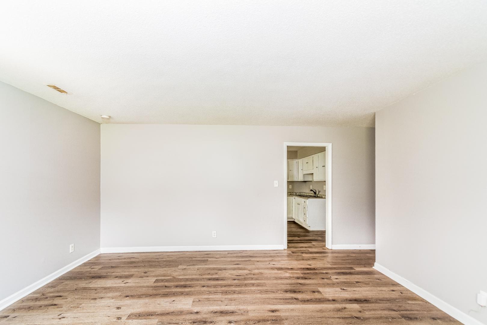 829 Berwyn Avenue Property Photo 3