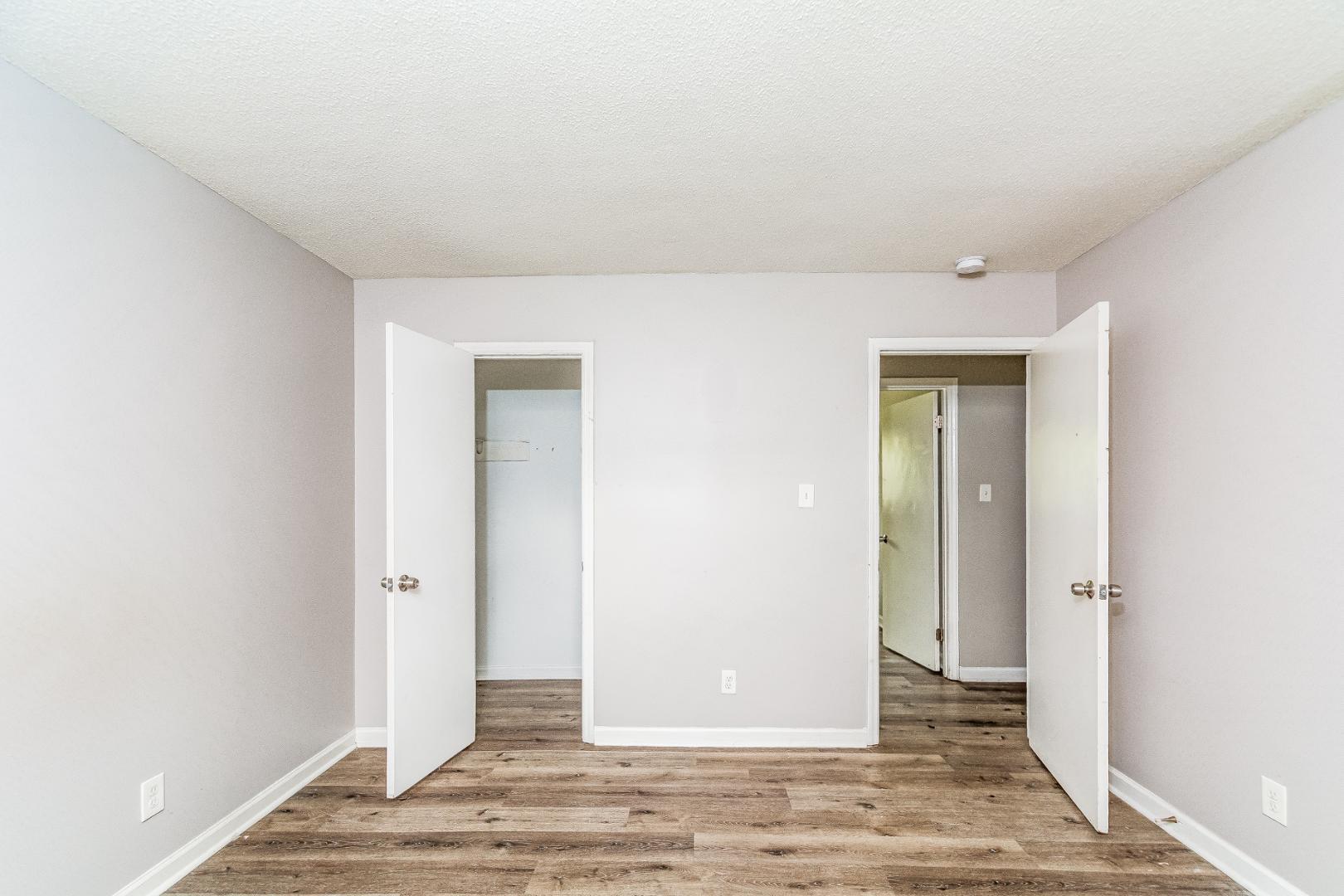 829 Berwyn Avenue Property Photo 8