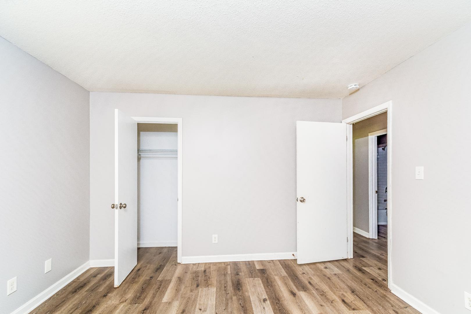 829 Berwyn Avenue Property Photo 9