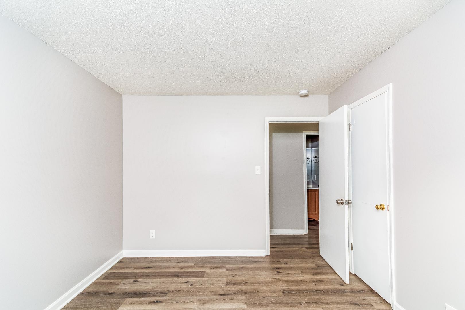 829 Berwyn Avenue Property Photo 12