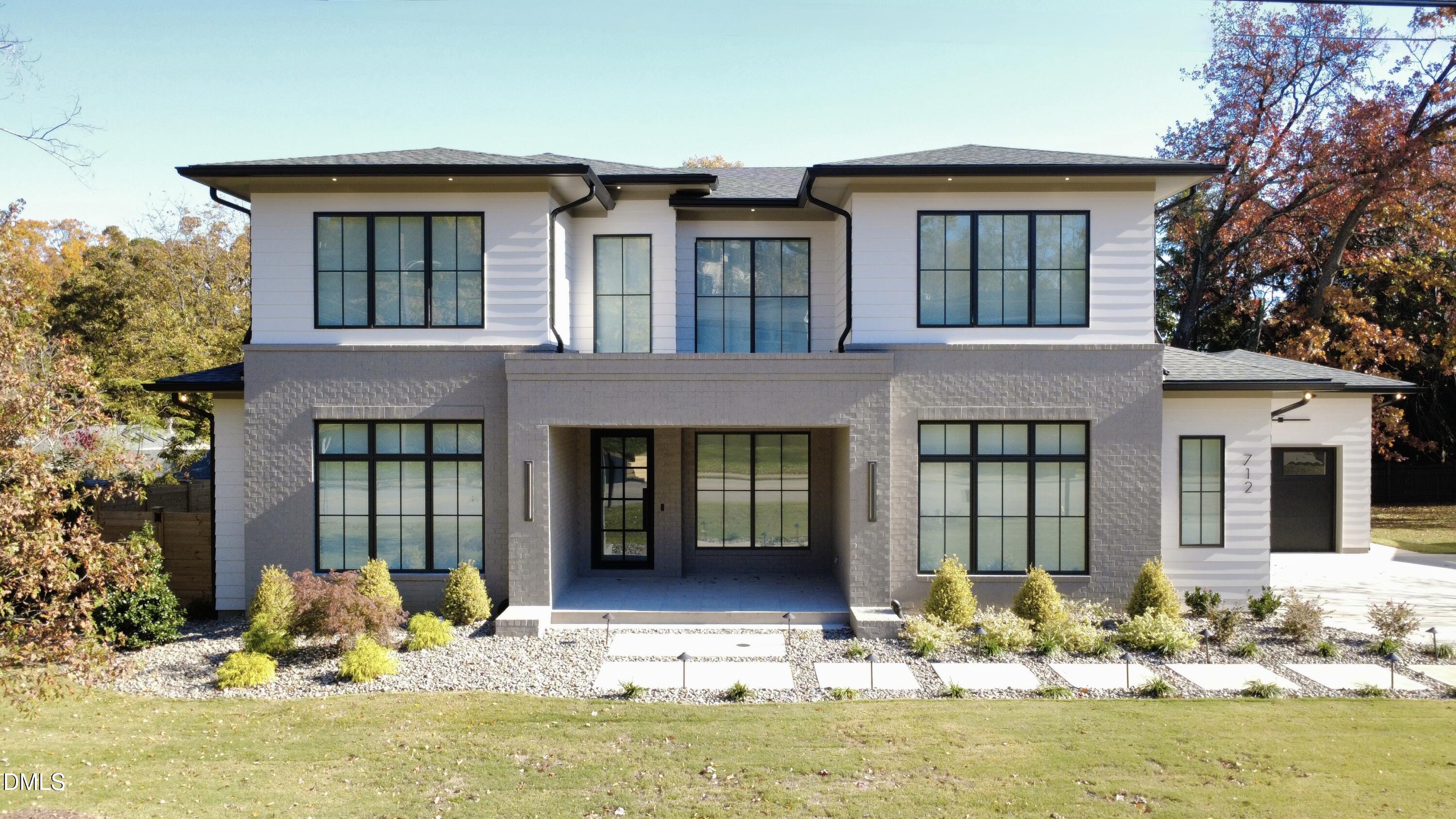 712 Daniels Street Property Photo