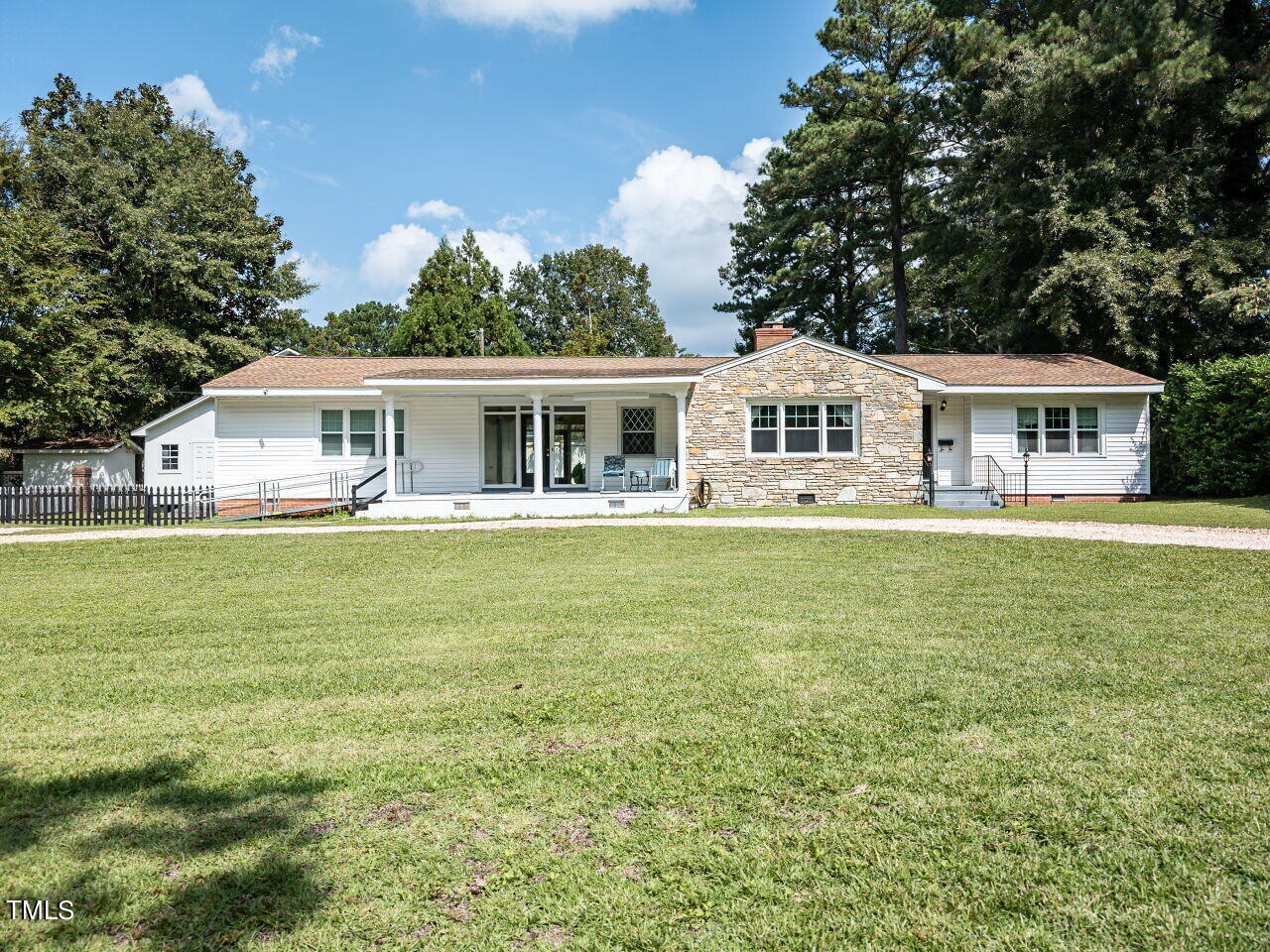 110 W Parker Street Property Photo 1