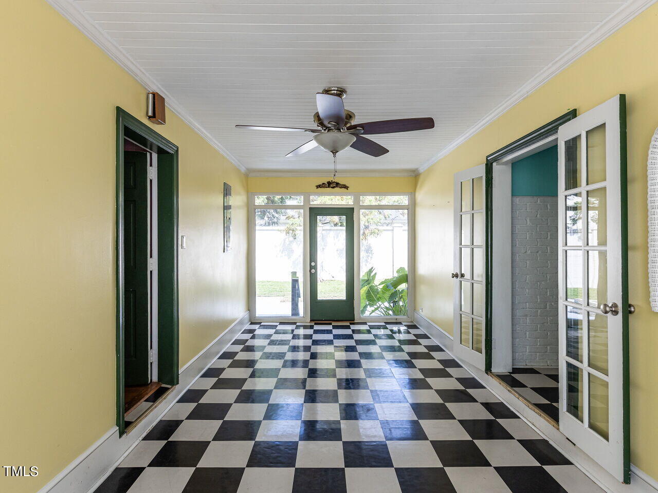 110 W Parker Street Property Photo 2