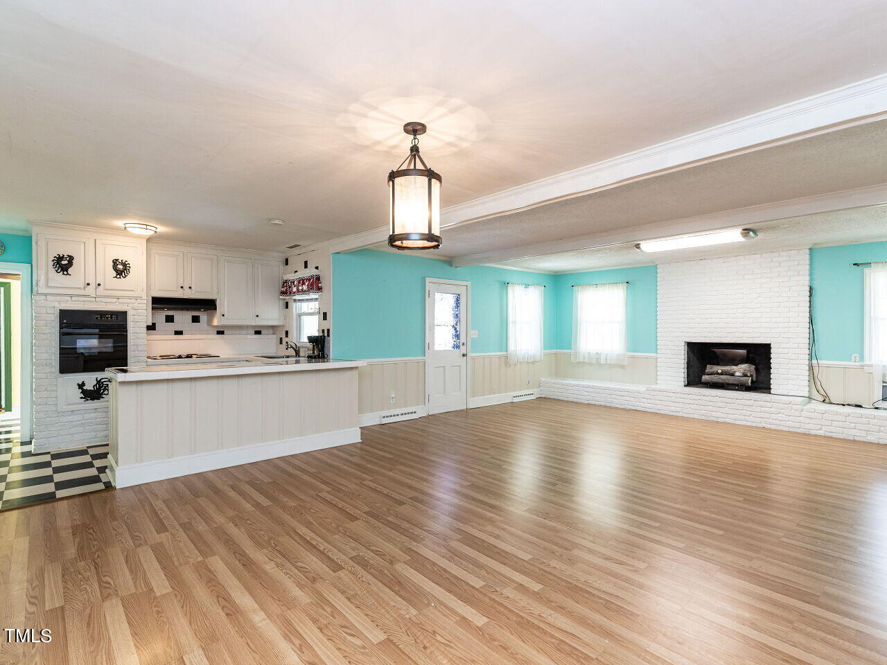110 W Parker Street Property Photo 3