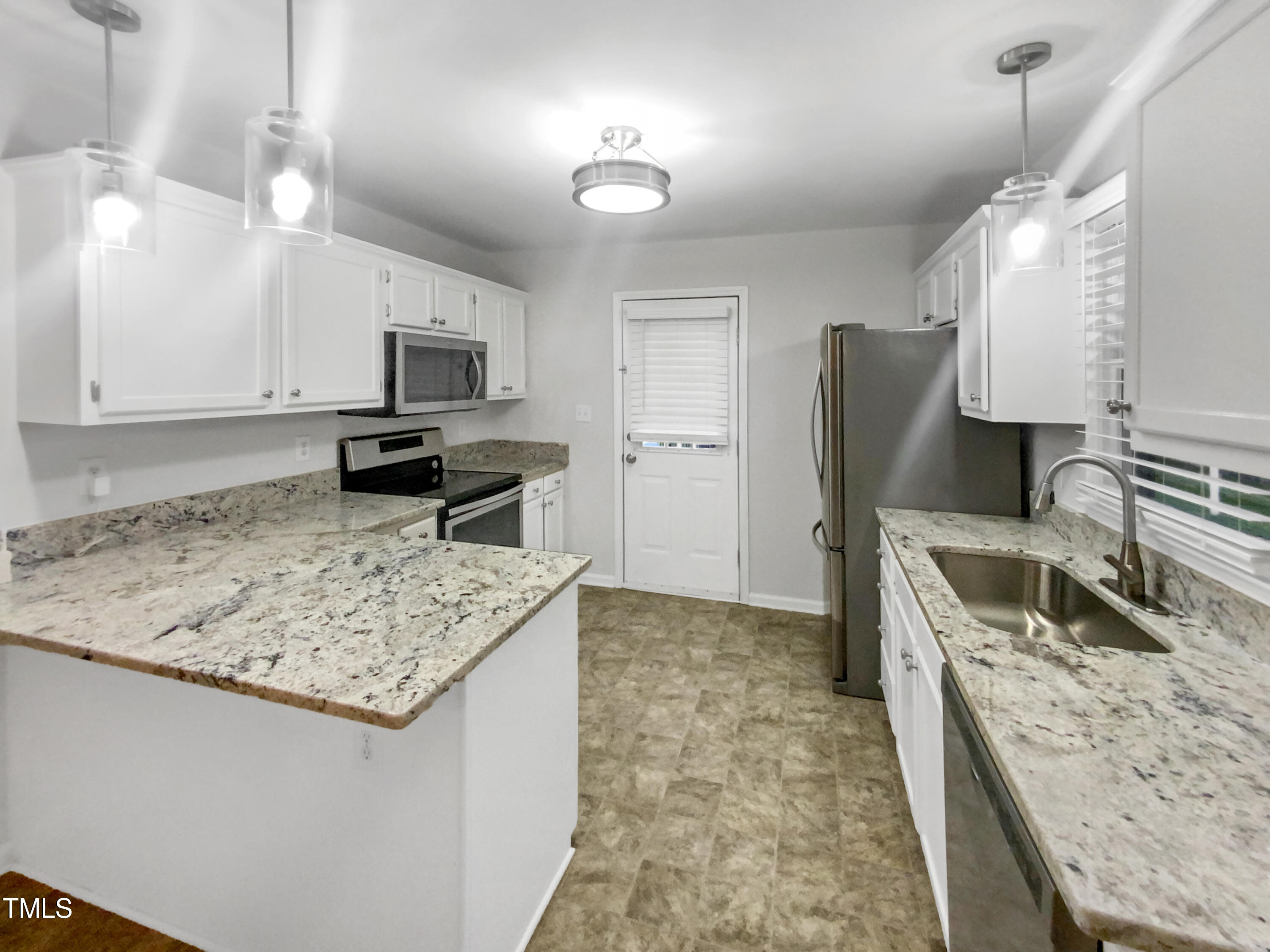 2809 Kempsford Place Property Photo 2