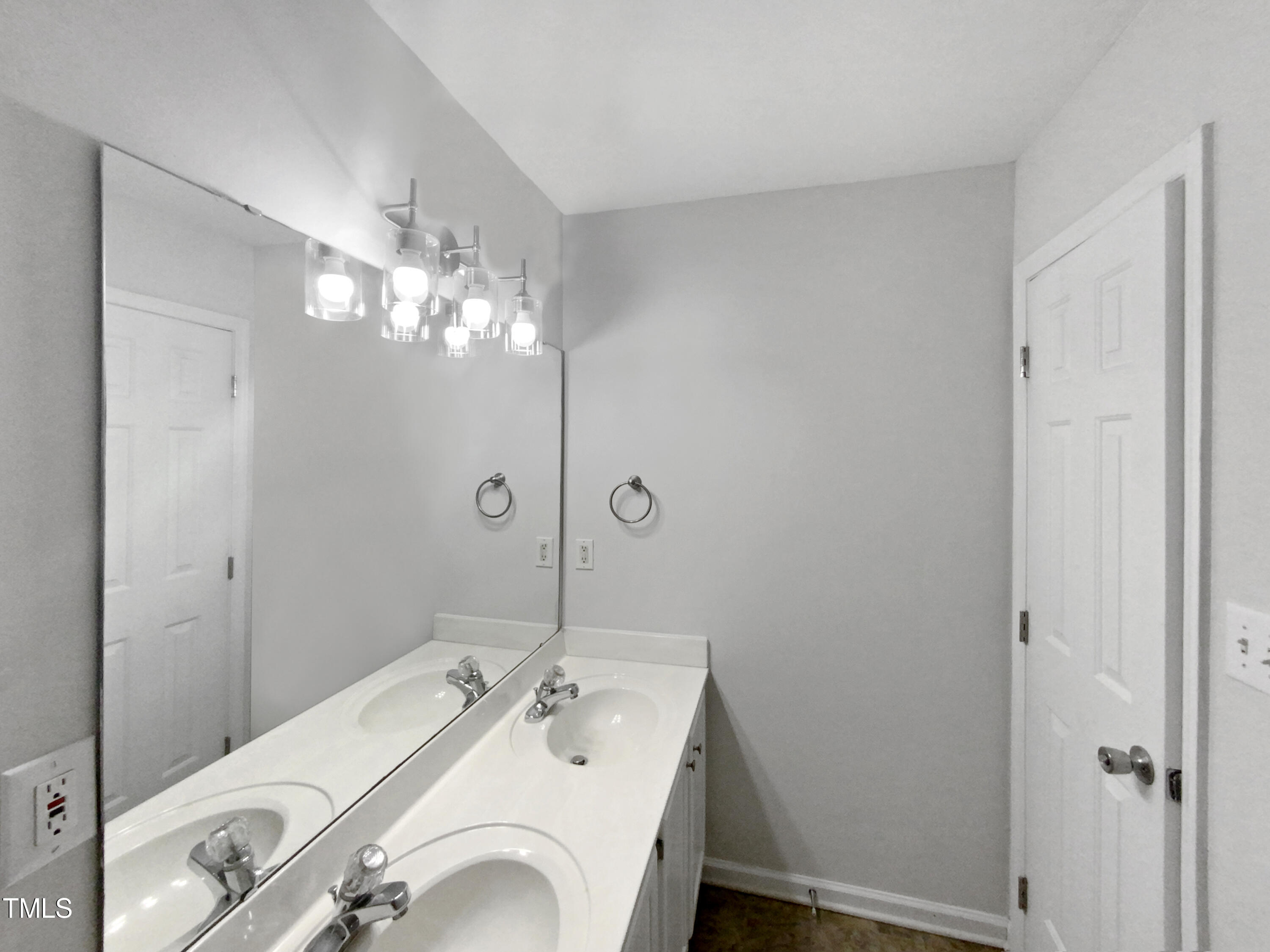 2809 Kempsford Place Property Photo 5