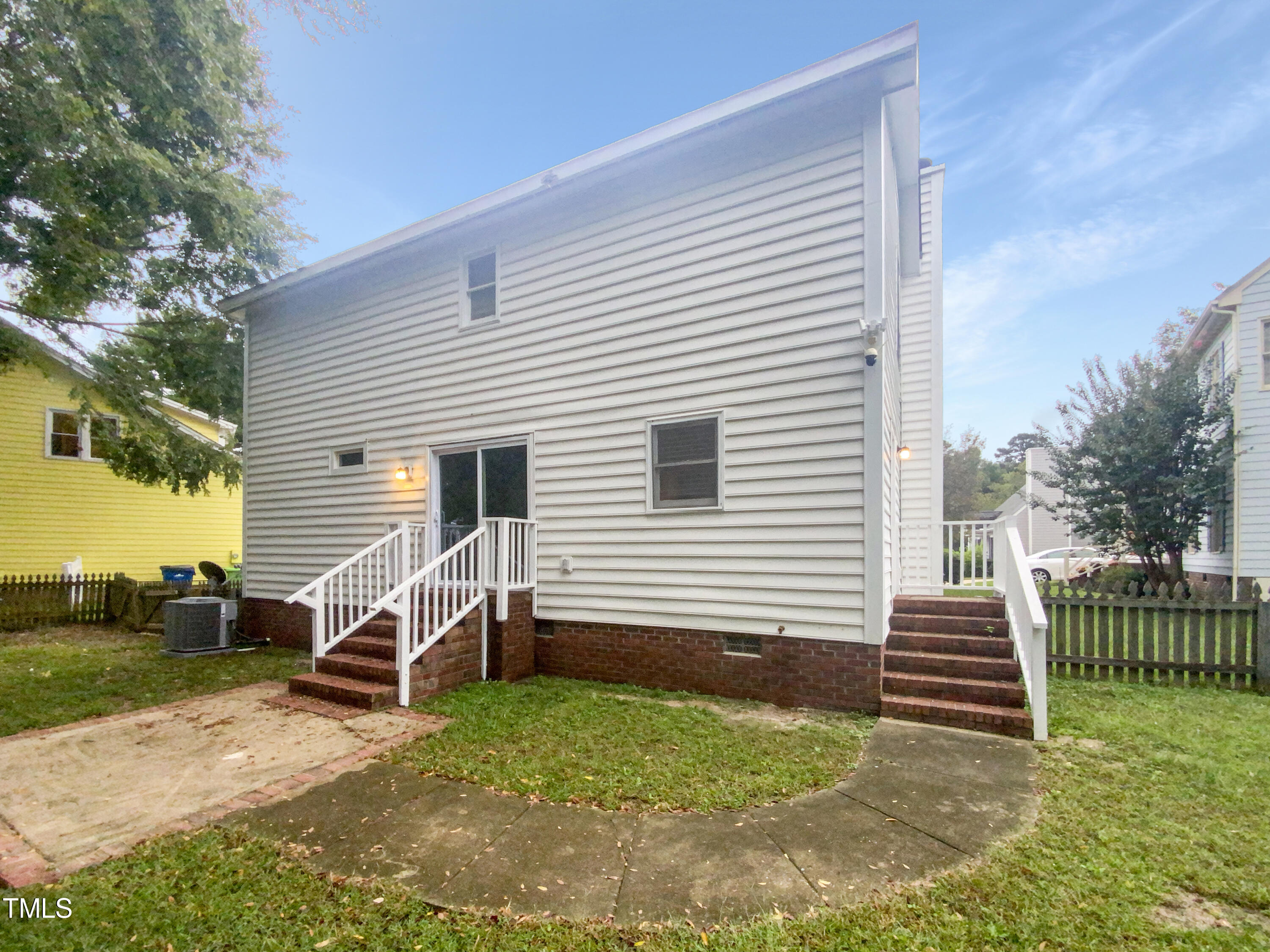 2809 Kempsford Place Property Photo 6