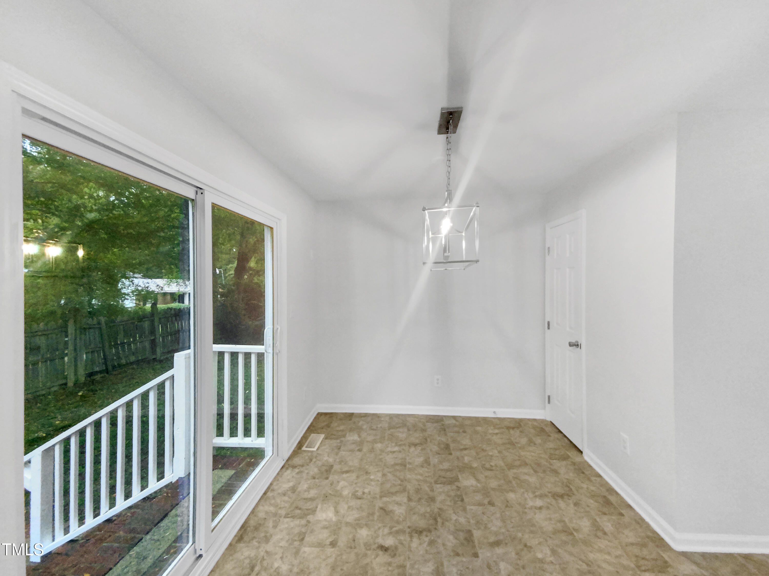 2809 Kempsford Place Property Photo 8