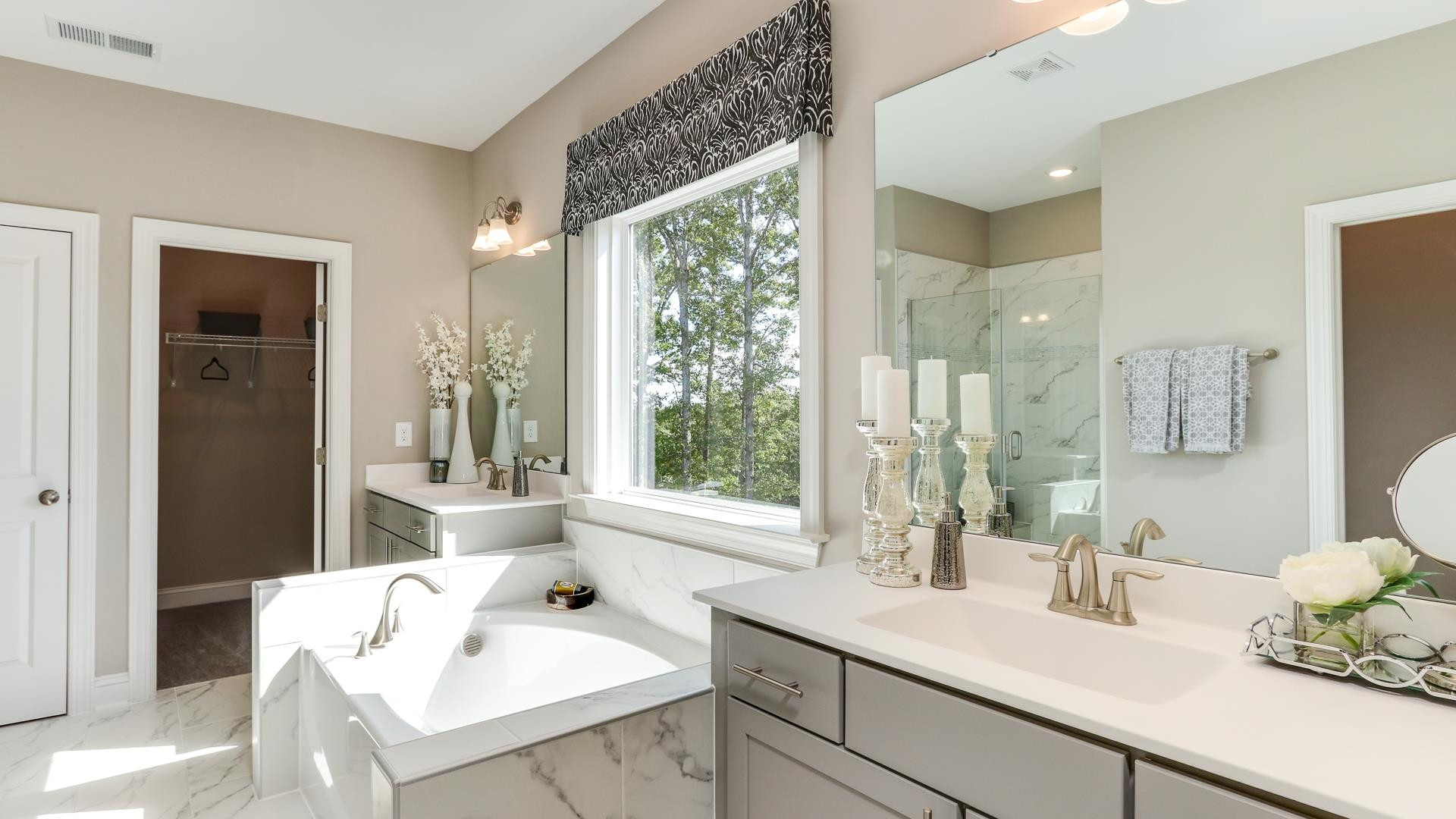 2925 Hanging Valley Way Property Photo 15