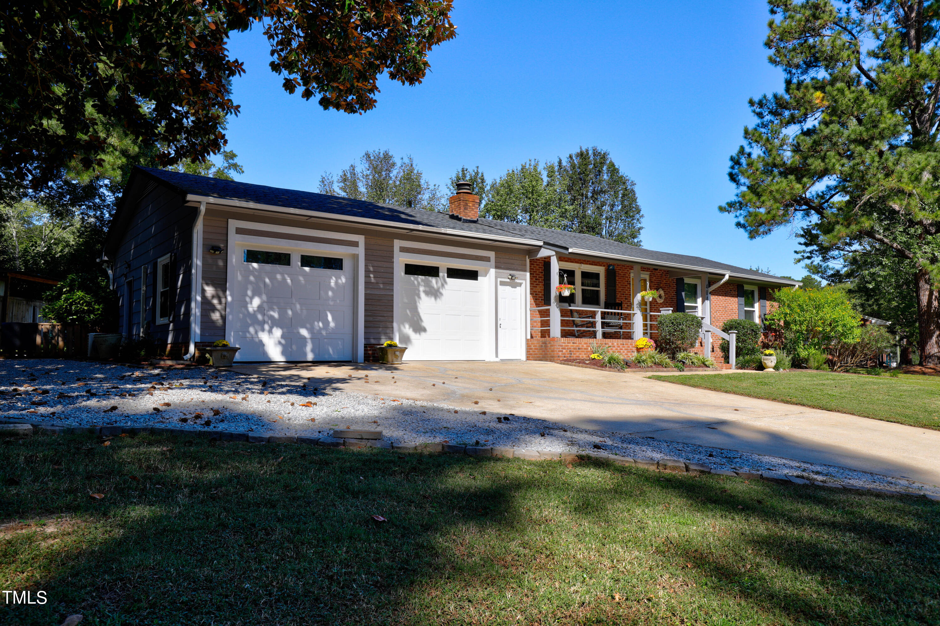 404 Lakeside Drive Property Photo 3