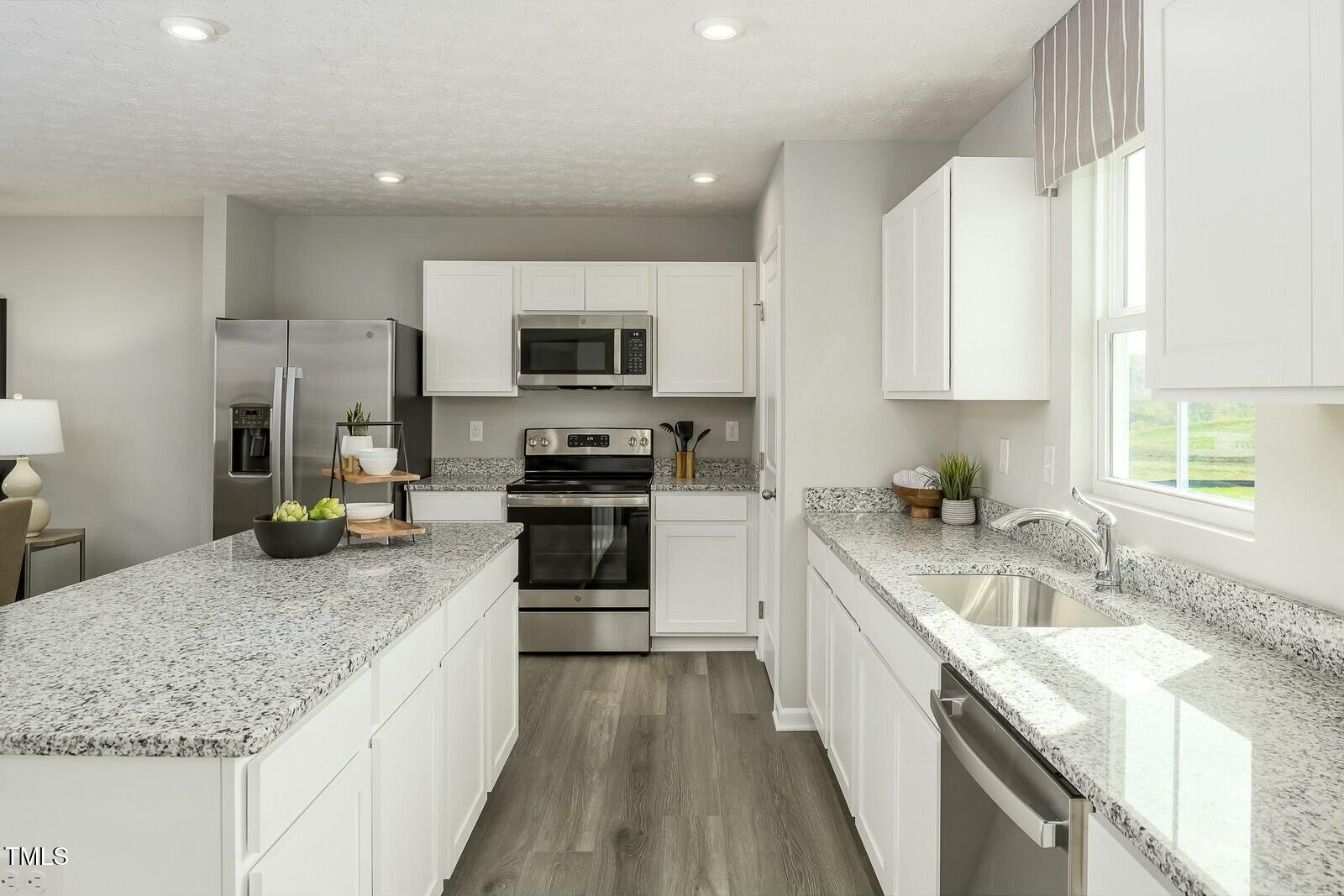 1585 Ivy Meadow Lane Property Photo 3
