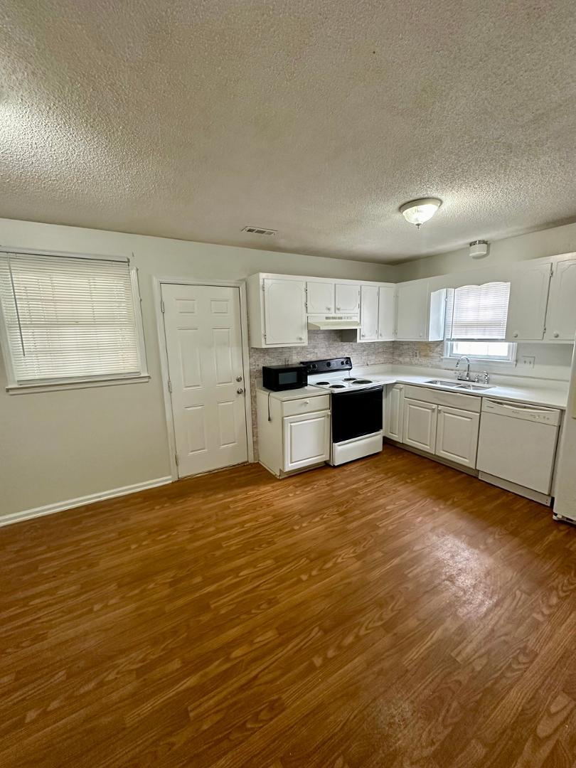 8711 Chapel Hill Road Apt B Property Photo 3