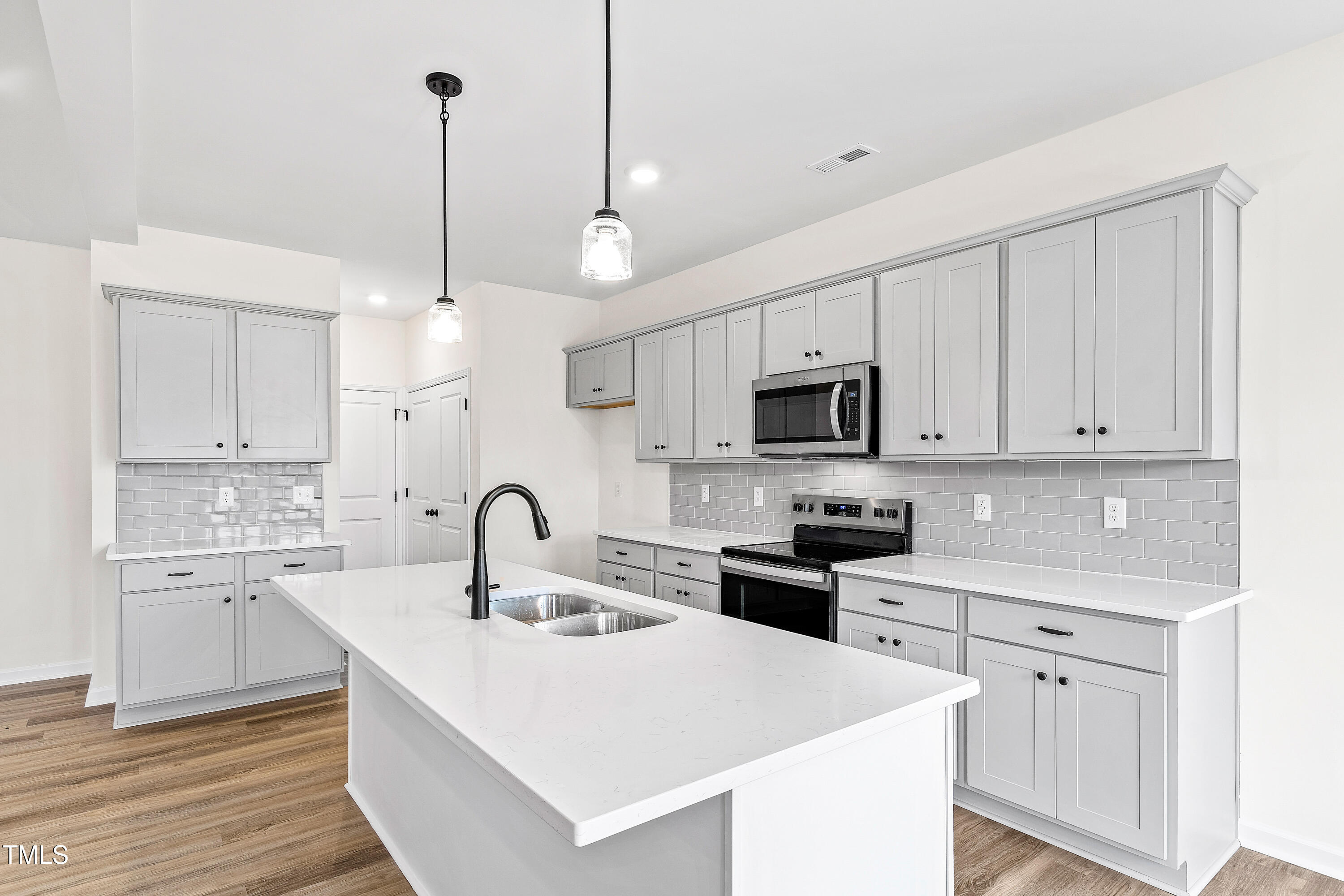420 Oak Park Boulevard Property Photo 1