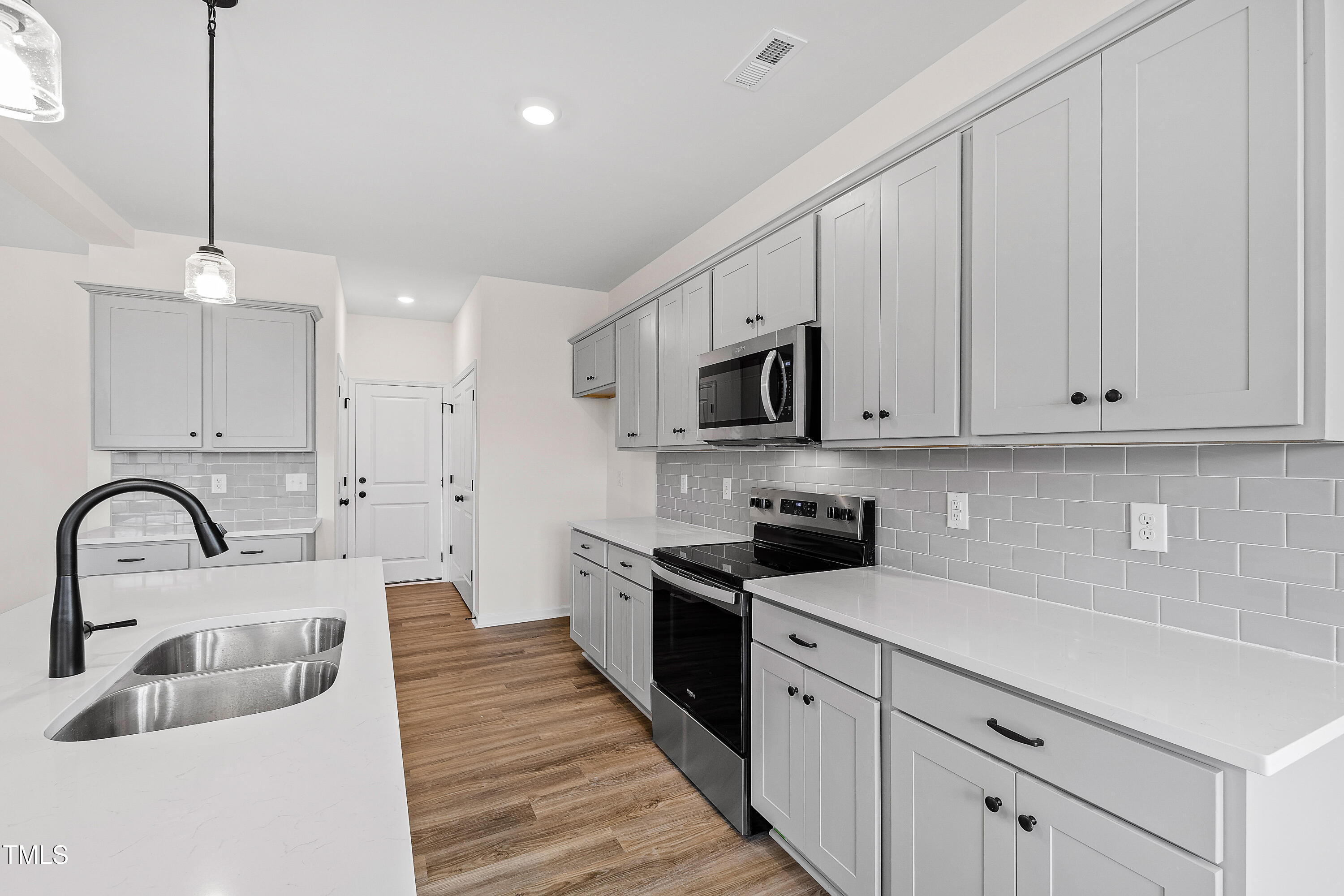 420 Oak Park Boulevard Property Photo 11