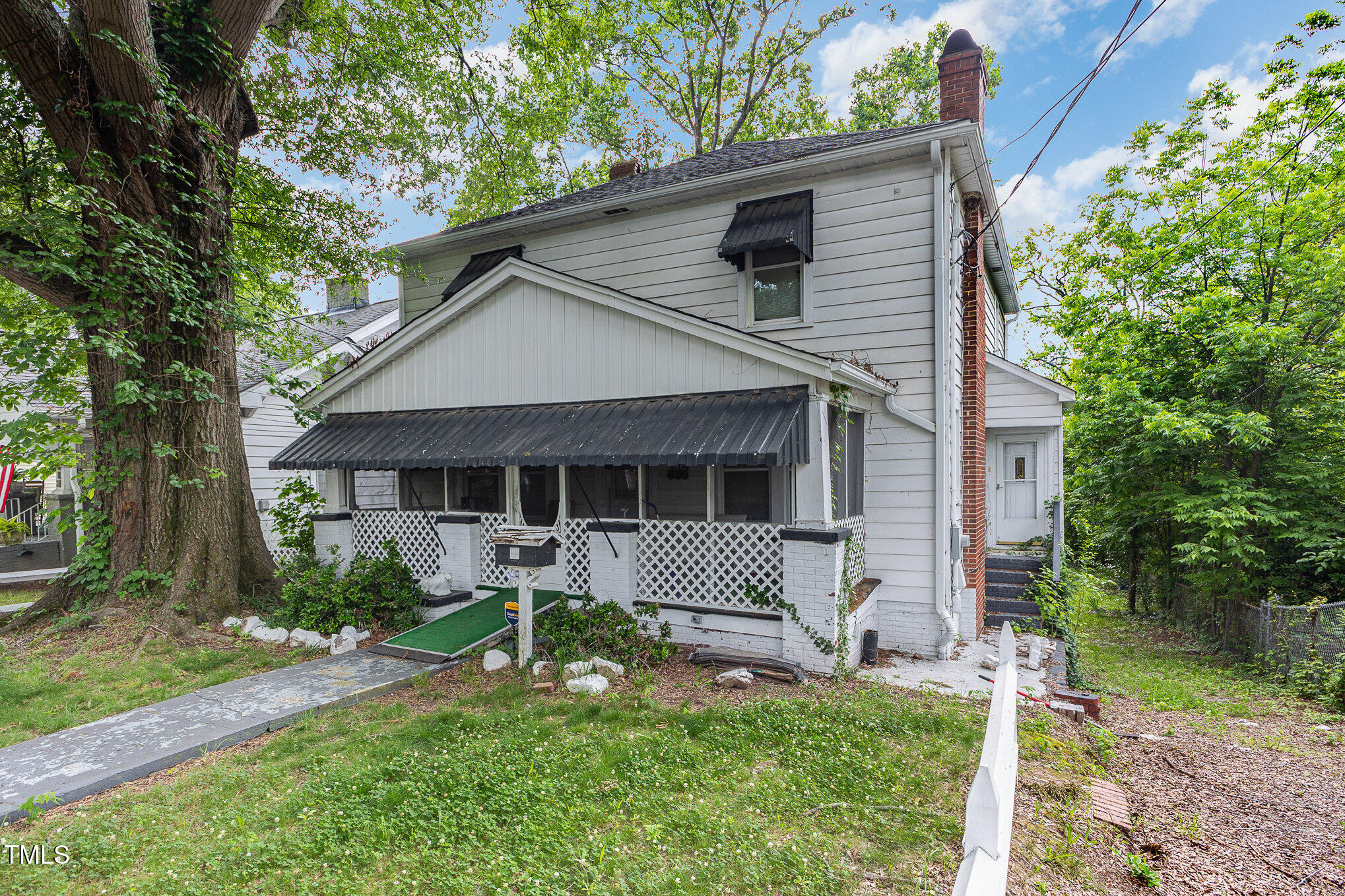 415 N Hyde Park Avenue Property Photo 2