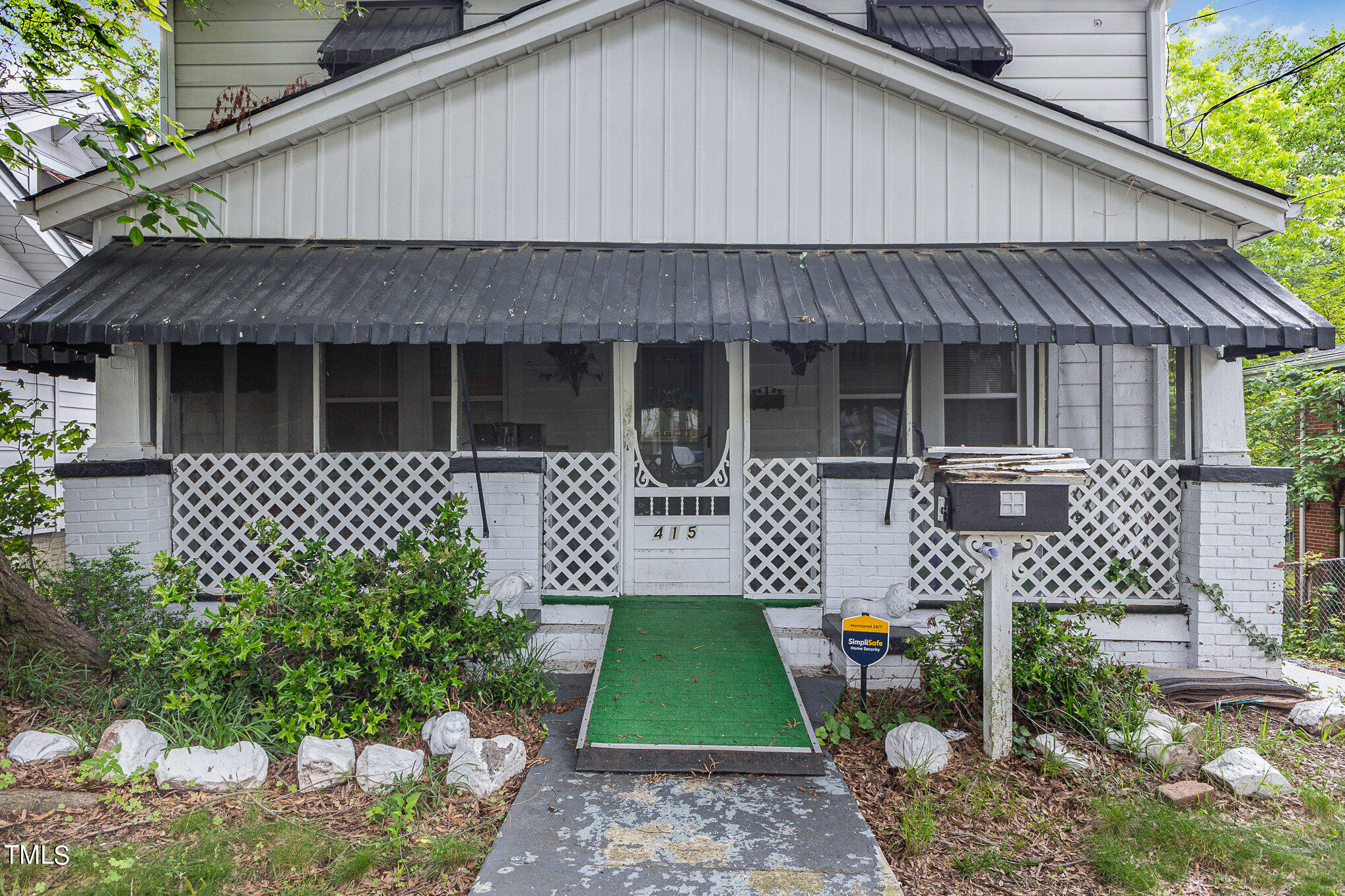 415 N Hyde Park Avenue Property Photo 3
