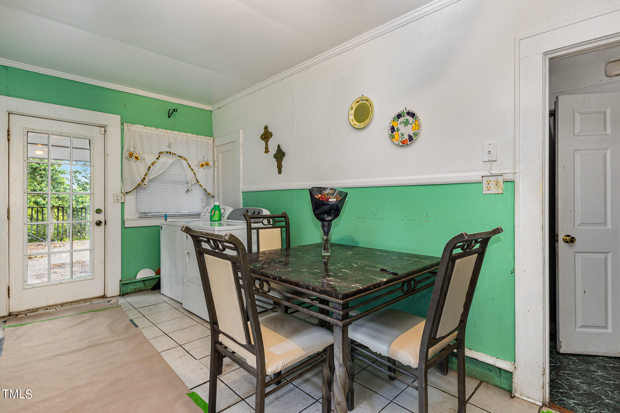 415 N Hyde Park Avenue Property Photo 7