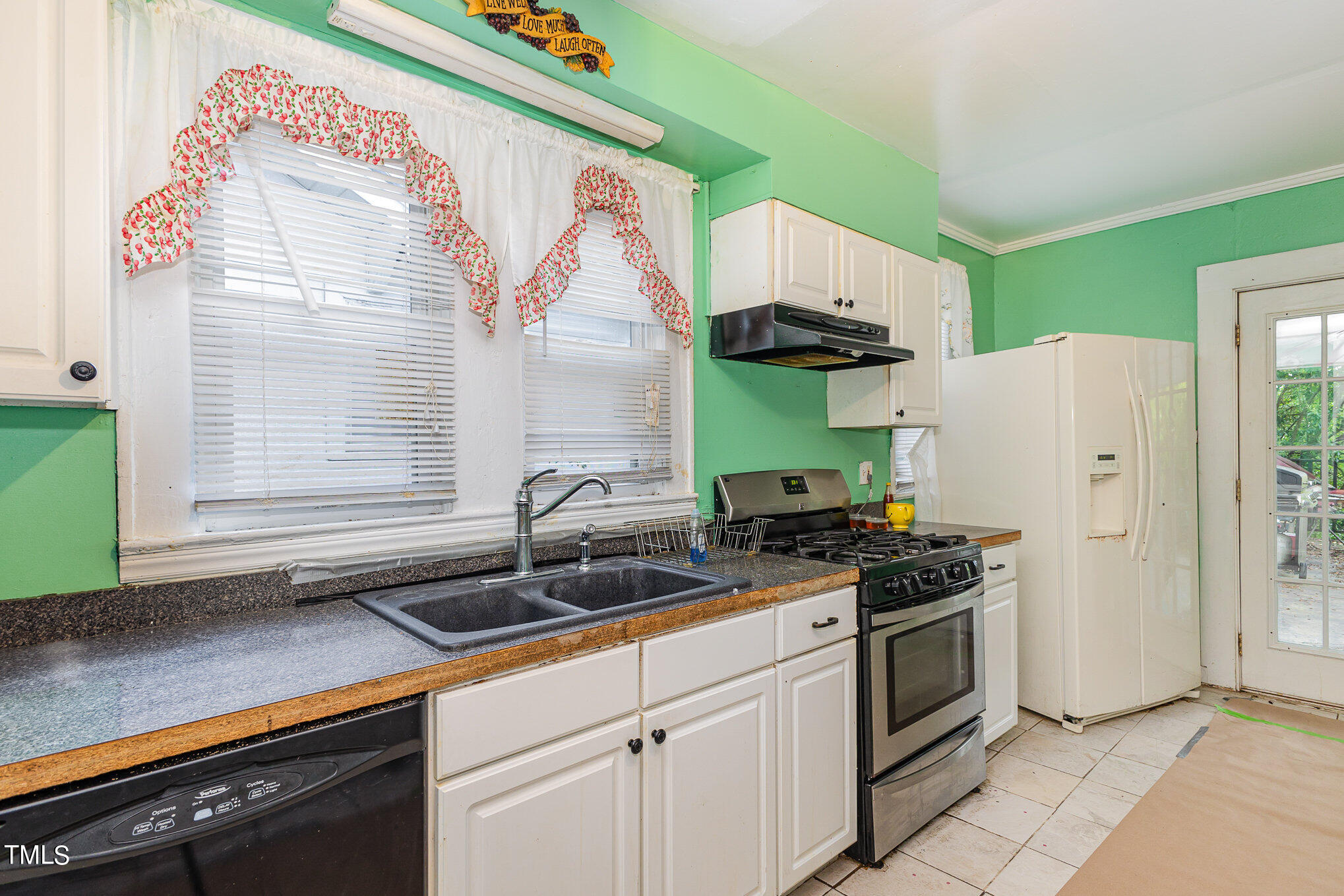 415 N Hyde Park Avenue Property Photo 9