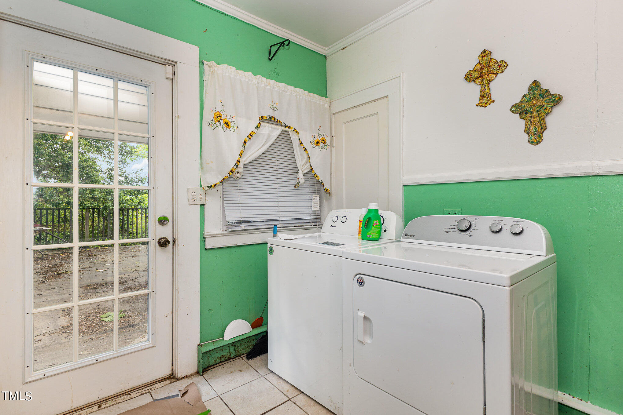 415 N Hyde Park Avenue Property Photo 10