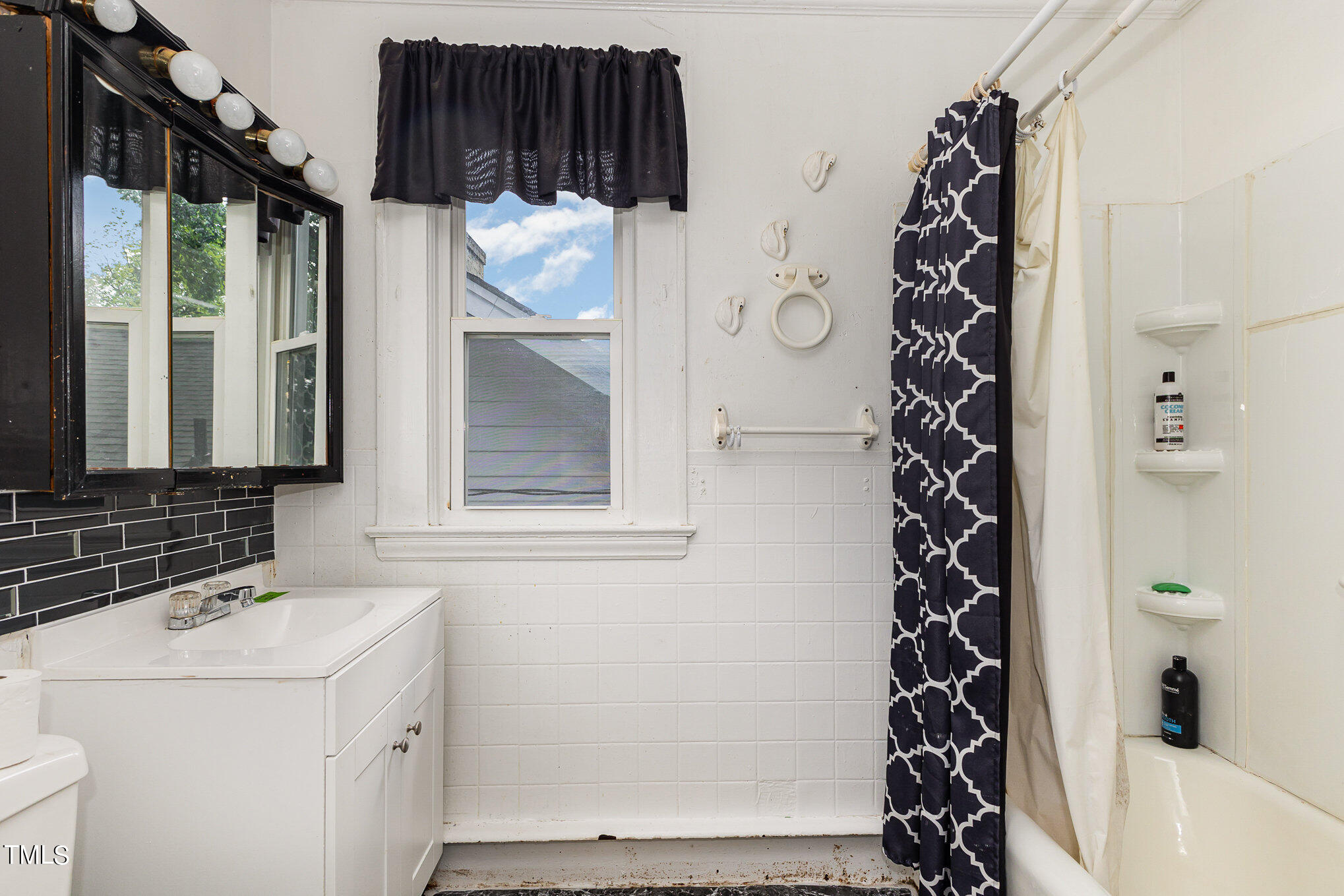415 N Hyde Park Avenue Property Photo 12